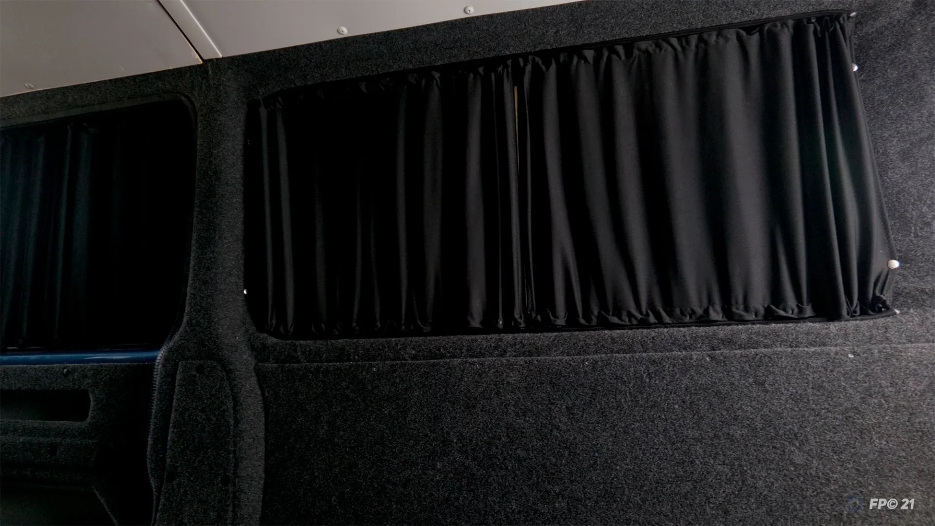 Kiravans Vorhang Set 2 teilig für VW T5/T6 Heckklappe ohne Scheibenwischer standard schwarz