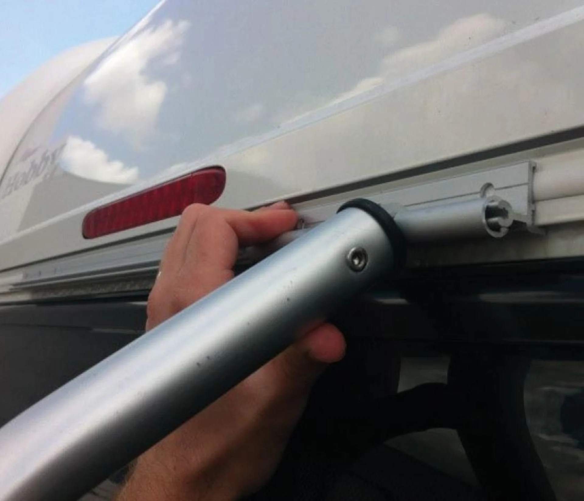 Rail adaptateur pour caravanes Hobby 2014