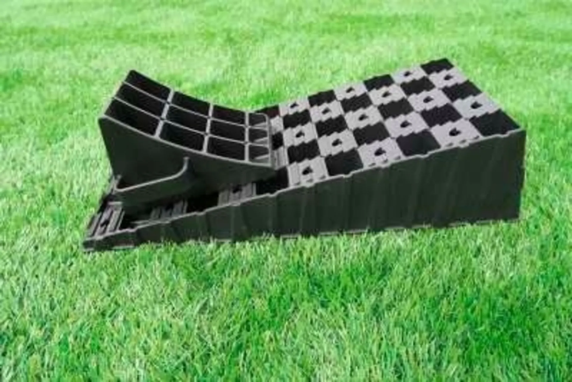 Cale de rampe à réglage continu Milenco avec butée de stationnement