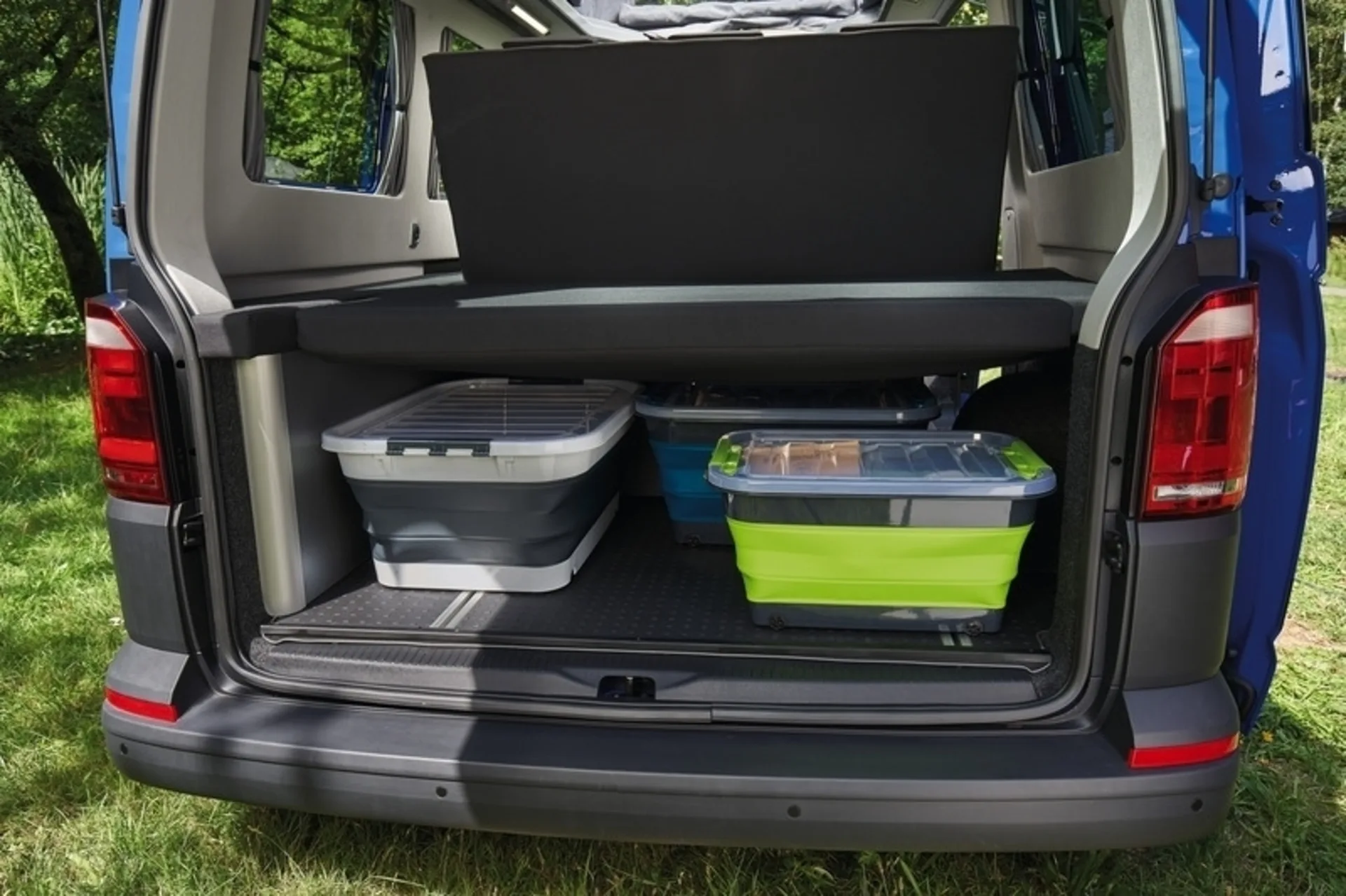 Boîte de rangement pliable avec couvercle et roulettes - 65 litres