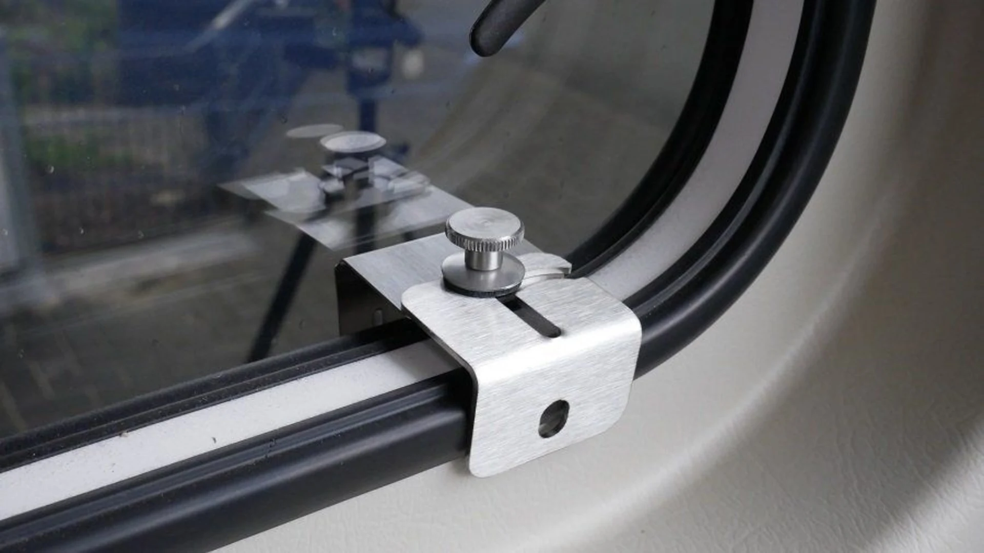 Womo Sicherheitsprofil RK-52 für vorgehangene rahmenlose Fenster