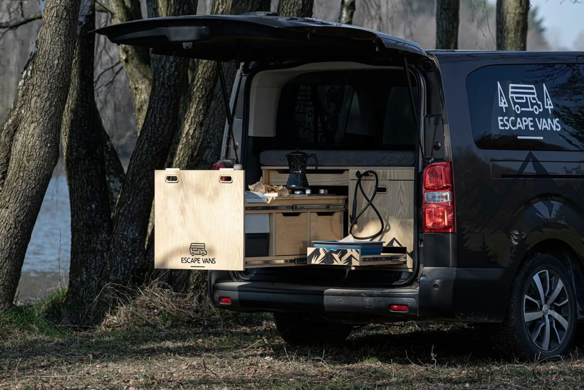 Escape Vans Tour Box L Oak Escape Vans Tour Box L Oak