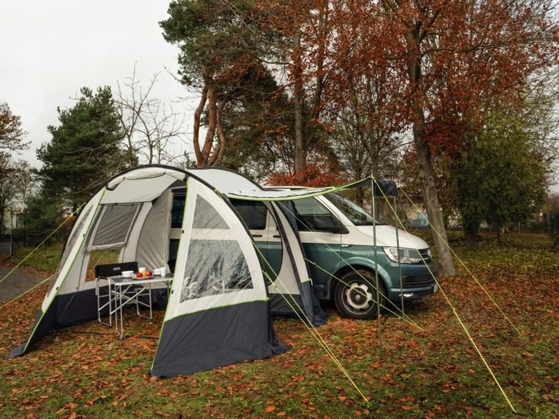 Auvent pour bus TOUR YOUNG avec tiges en fibre de verre