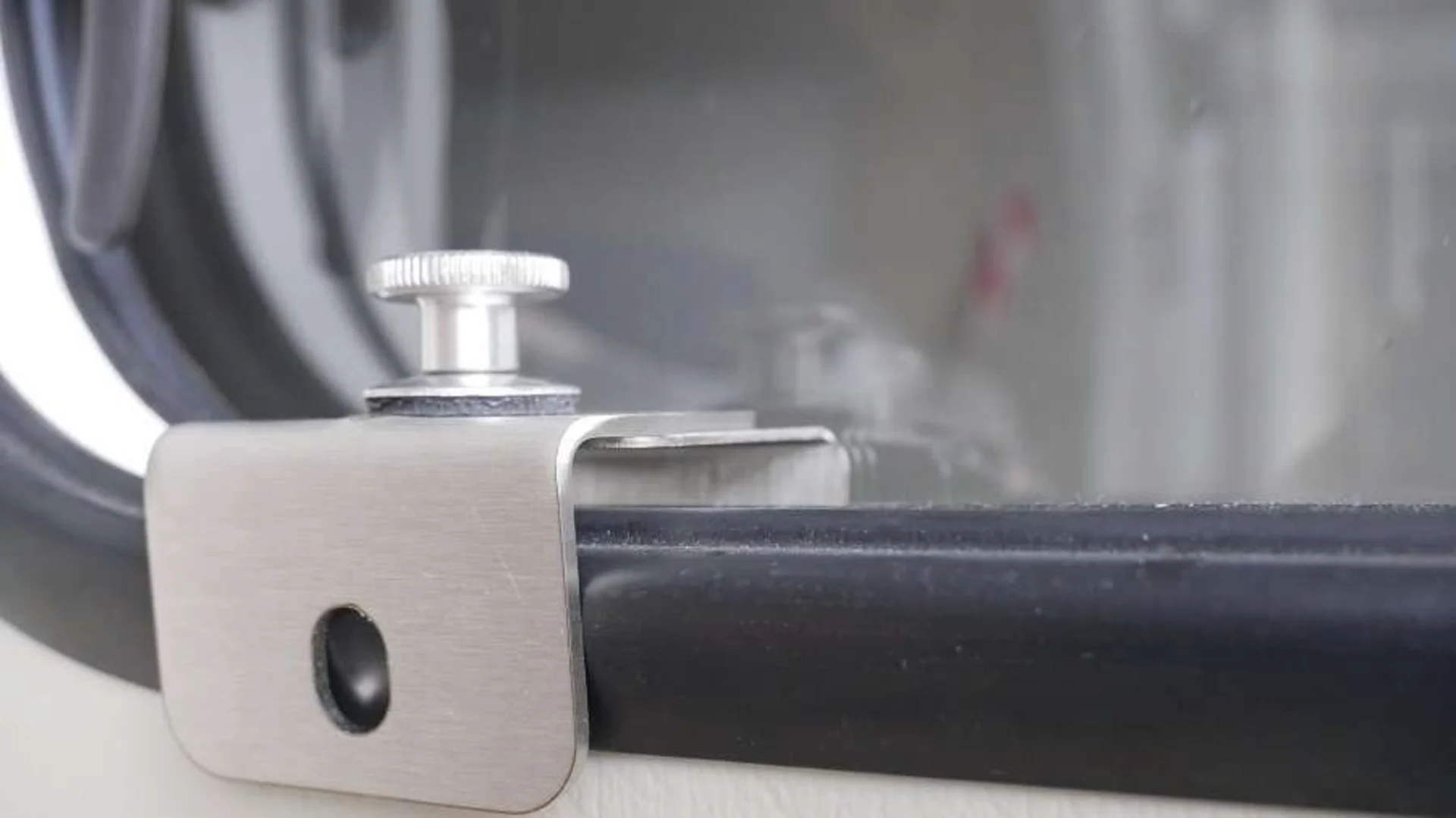 Profilé de sécurité Womo RK-62 pour fenêtres sans cadre en applique Profilé de sécurité Womo RK-62 pour fenêtres sans cadre en applique