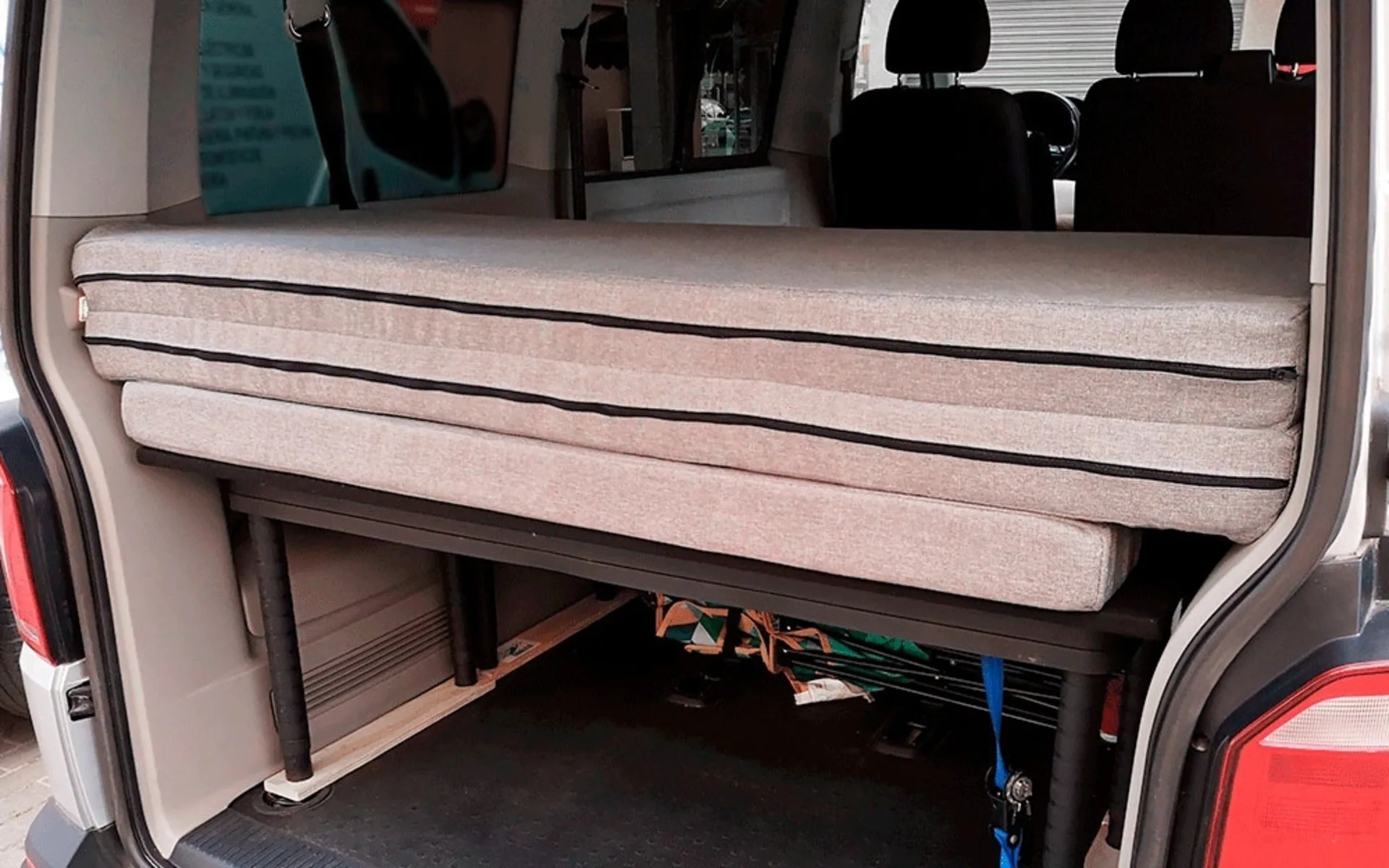 K`Foam Matelas pliable pour l'arrière VW T5 / T6 / T6.1 Multivan, Caravelle et California Beach