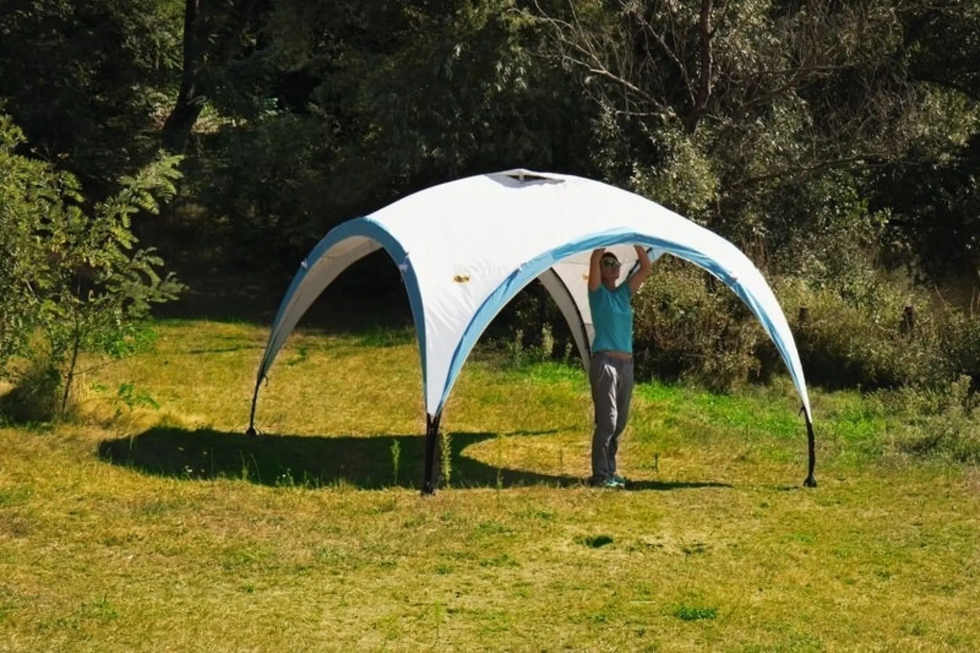 Partyzelt Pavillon SAMOS - 3x3 Meter in hellem Grau mit blau abgesetzter Einfassung