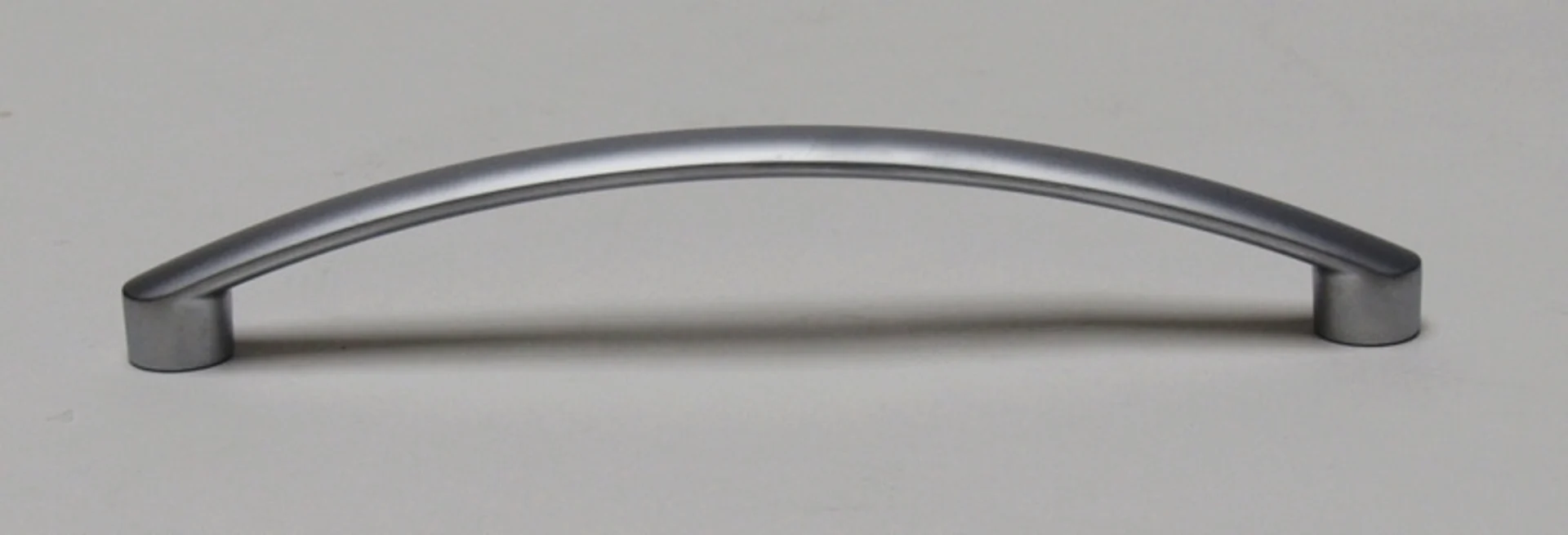 Poignée de porte rabattable en design chromé mat