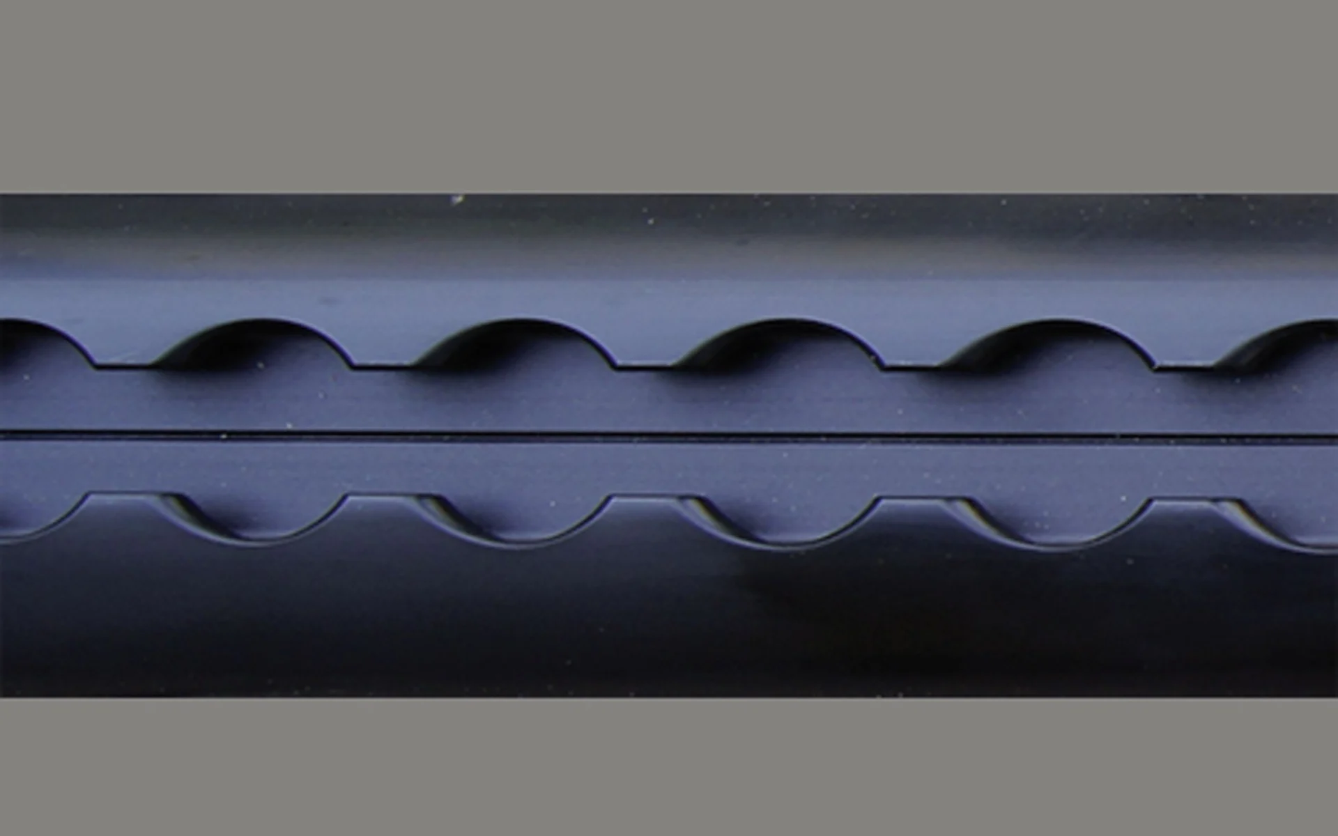 Alu-Zurrschiene halbrund (2000 x 50 x 11,5 mm) eloxiert schwarz C35