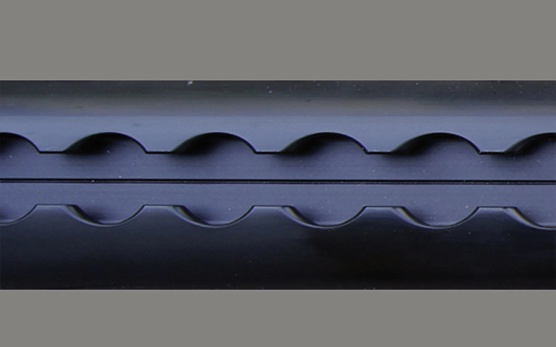 Alu-Zurrschiene halbrund (2000 x 50 x 11,5 mm) eloxiert schwarz C35