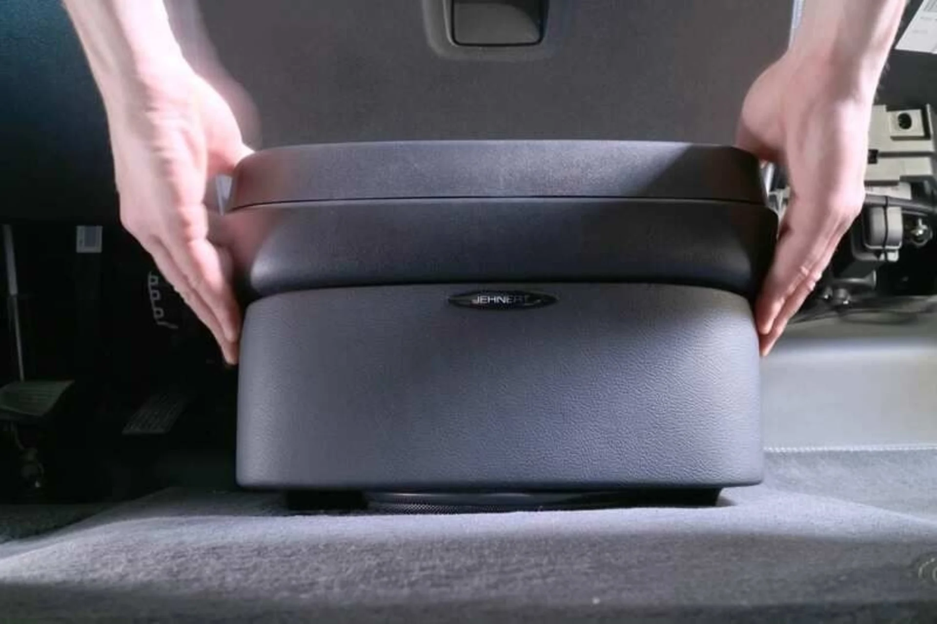 CampTec Style MiKo Bassreflex-Subwoofer für Fiat Ducato, Citroen Jumper und Peugeot Boxer ab 2006