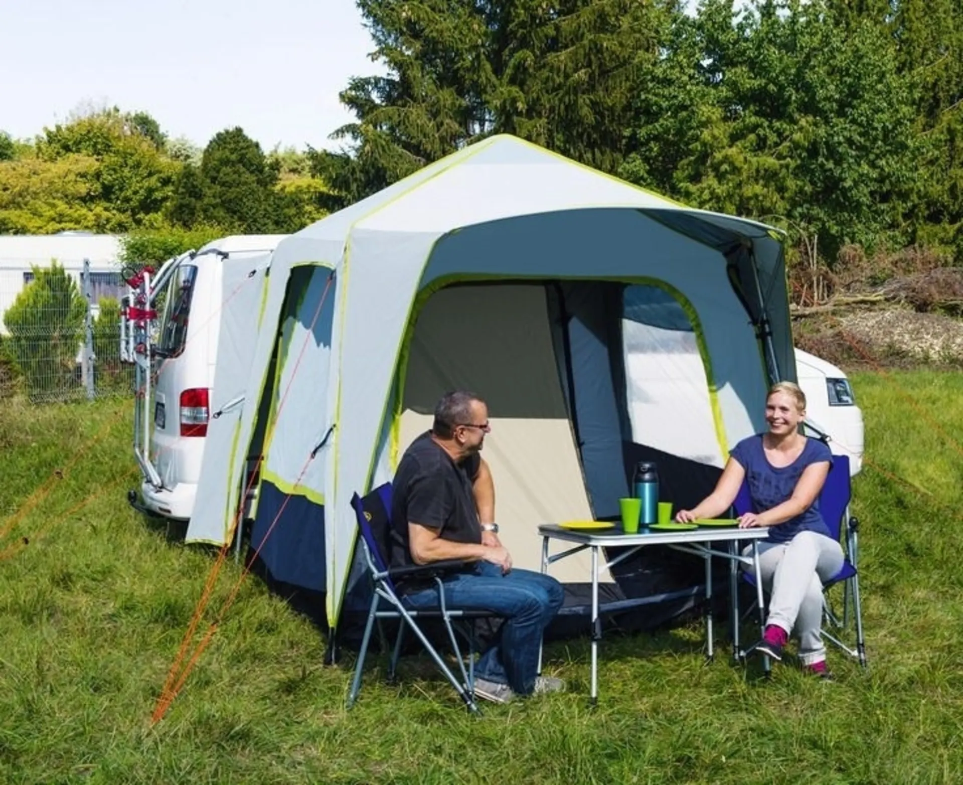 Reimo Premium Quick Busvorzelt - Freistehendes Schnellaufbauzelt für VW T3, T4, T5, T6 und andere Kastenwagen