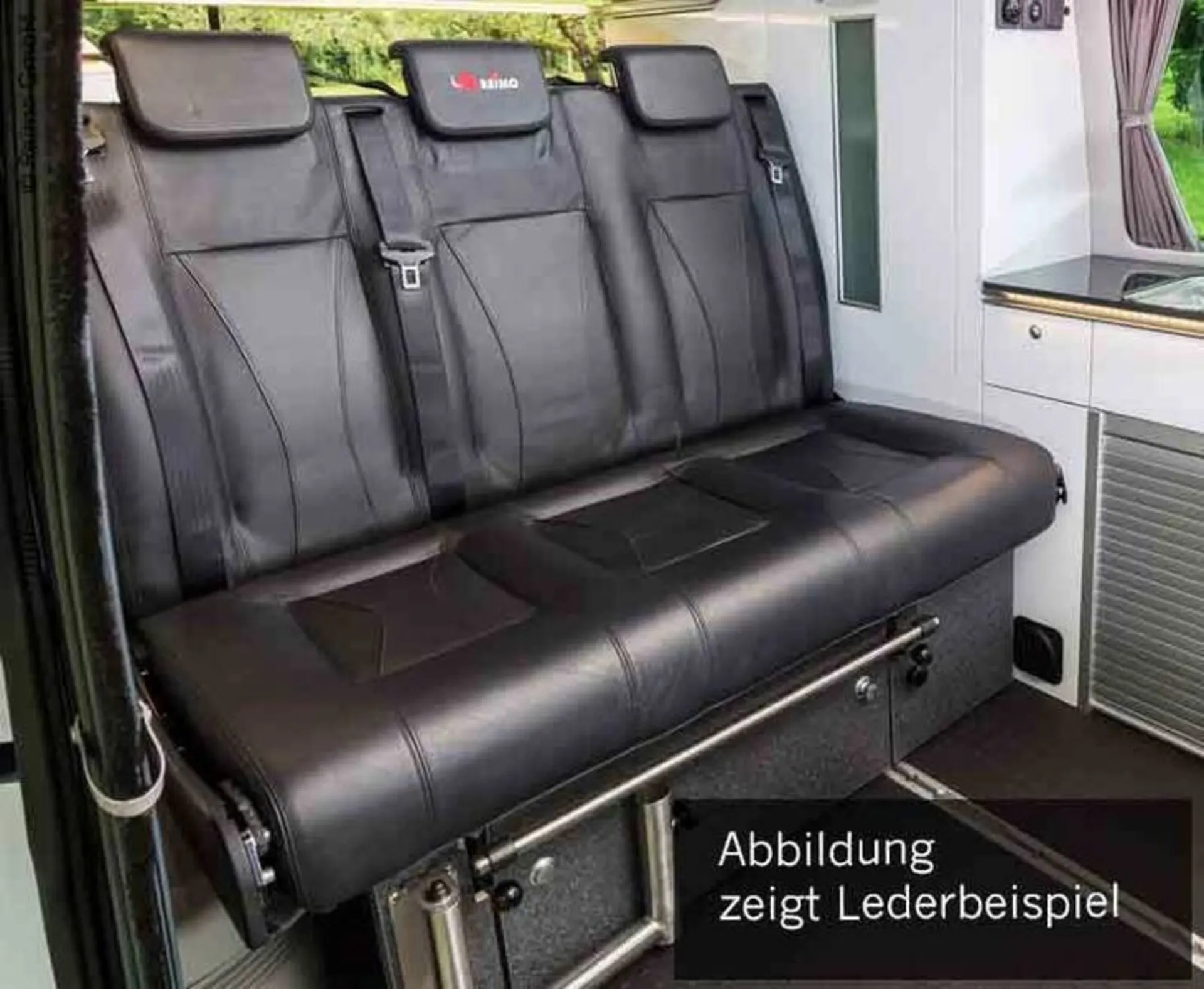 Banquette-lit VW T6 CityVan V3000 taille 14, 3 places, revêtement en cuir bicolore, côté droit.
