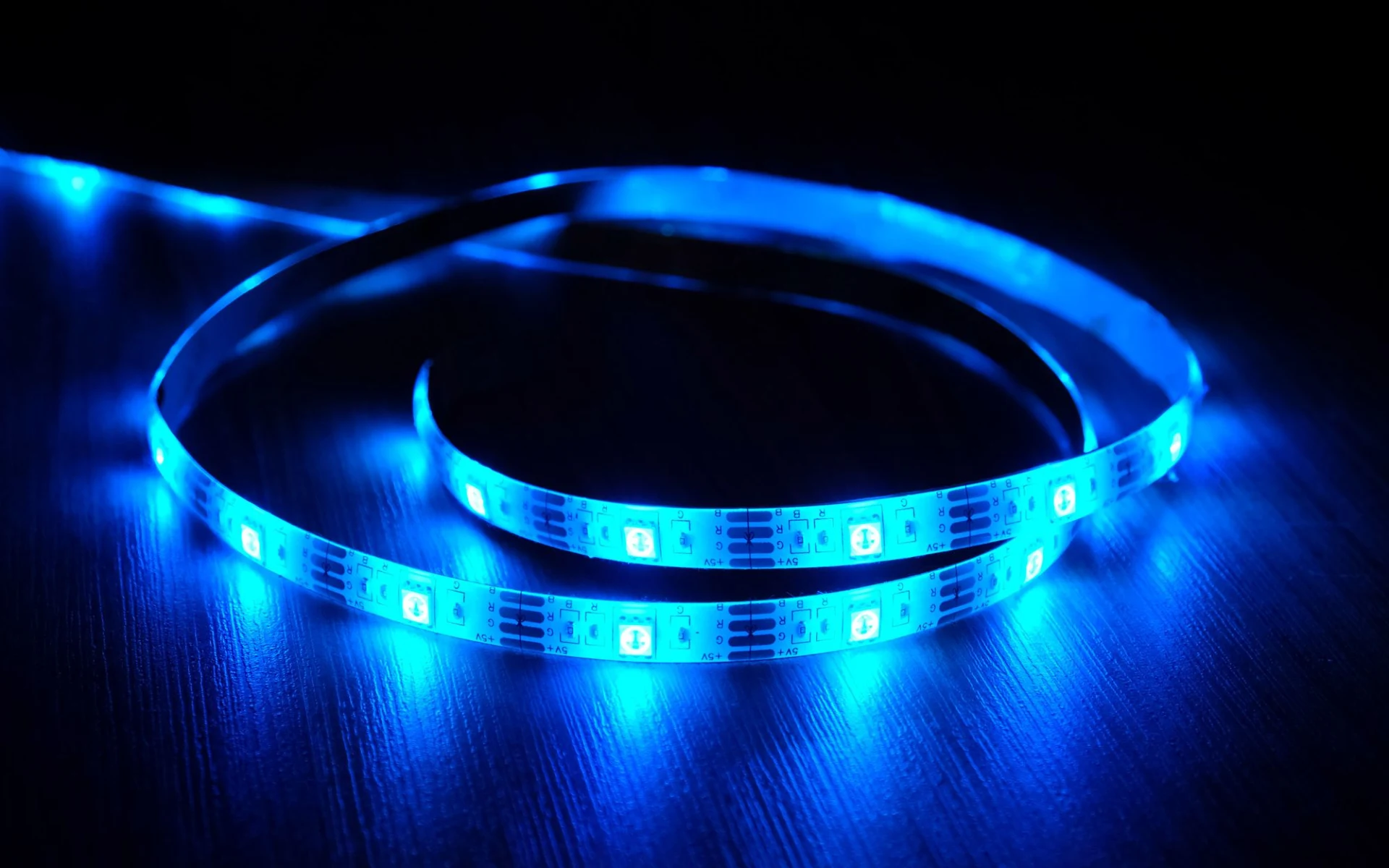 Megalight DIM dimmbare LED Lichtleiste mit verschiedenen Farbmodi für Alexa 3 Meter