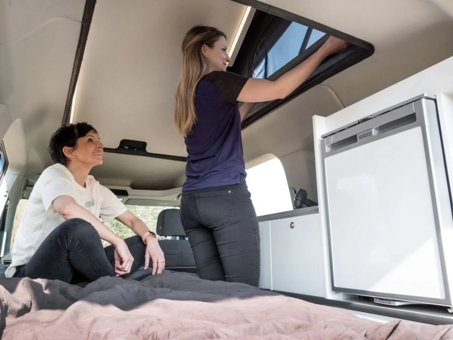 Camp Bett mit Klappsitzbank für VW Caddy 5 L2 (nur in Verbindung mit Möbelzeile Art,-Nr, 14501)