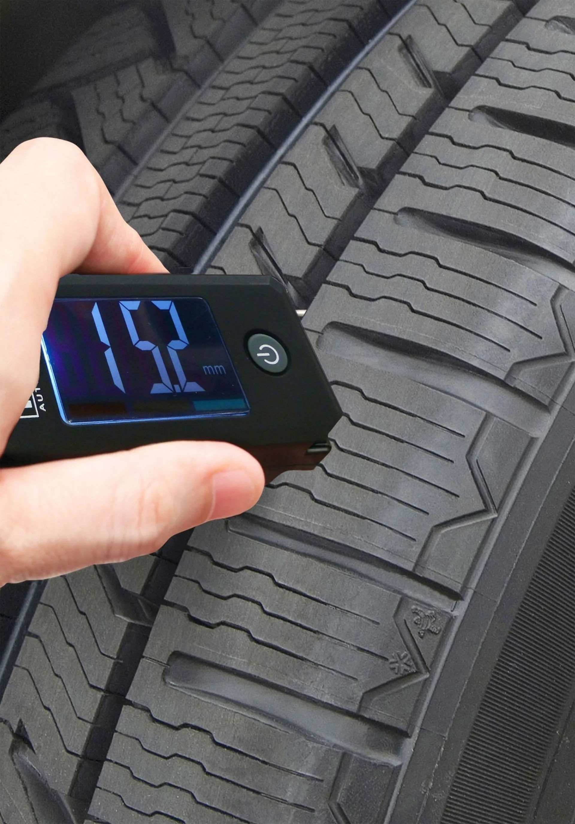 Accessoire auto HP 2-en-1 : manomètre et jauge de profondeur de pneus, plage de mesure 0-6,8 bars