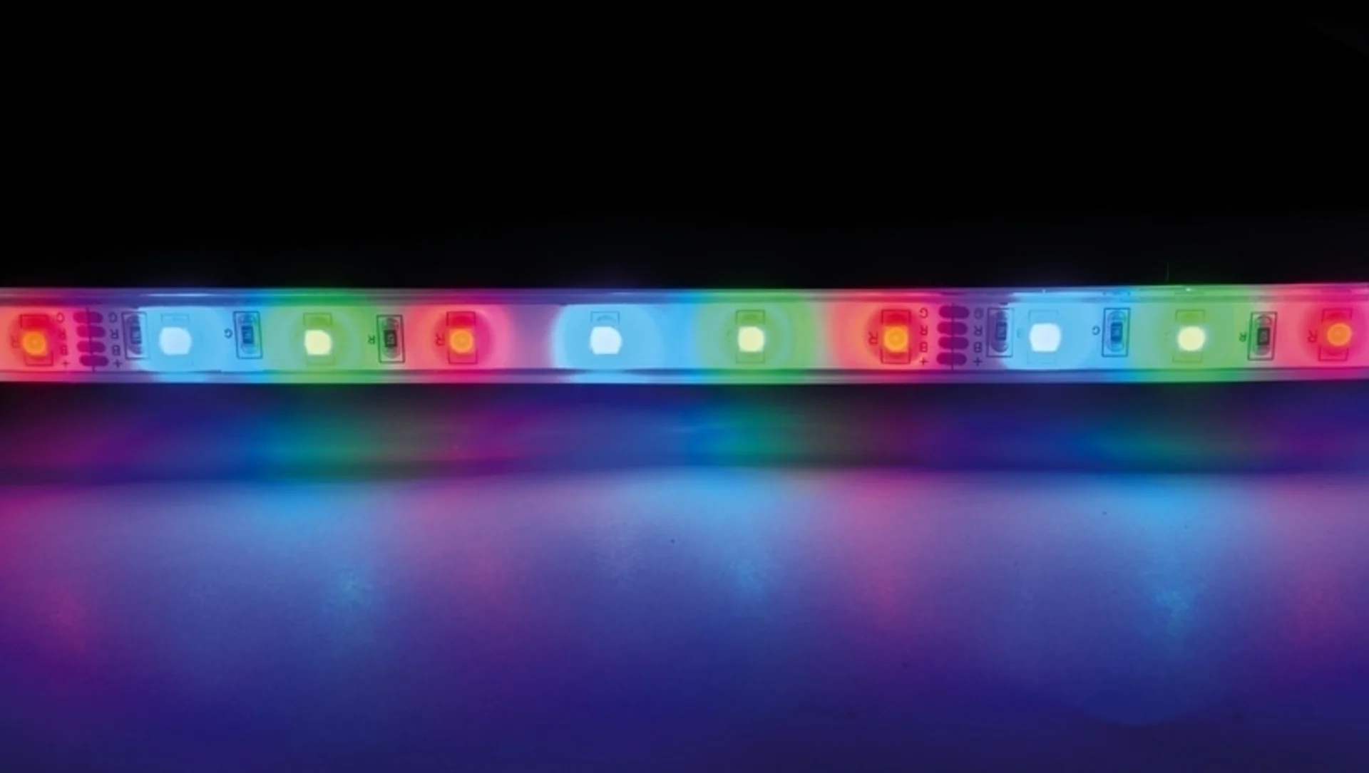 Carbest LED-Band, IP68, RGB, 120-140lm/m, 3528SMD LED, 4,8W/m, 4 Kabel Carbest LED-Band, IP68, RGB, 120-140lm/m, 3528SMD LED, 4,8W/m, 4 Kabel