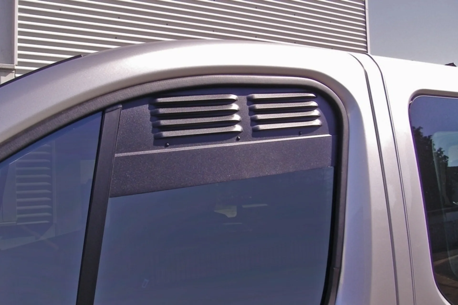 Grilles d'aération pour Opel Movano B, Renault Master 3+4 et Nissan NV 400 (année de construction, >04/2010) - côté conducteur et passager (paire)