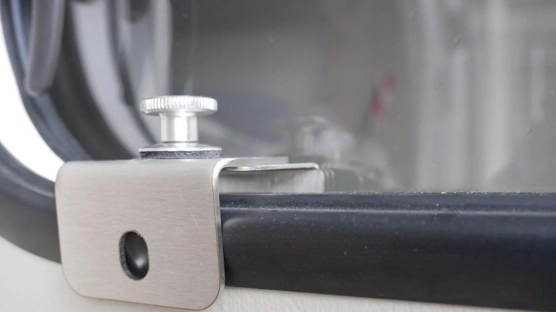 Womo Sicherheitsprofil RK-82 für vorgehangene rahmenlose Fenster