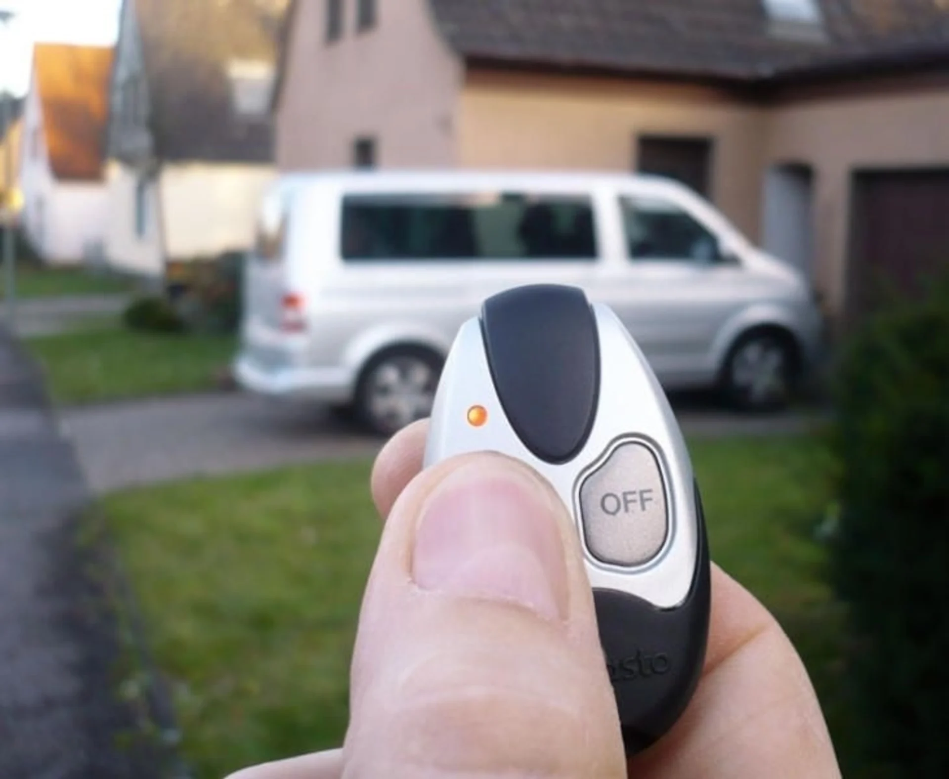 Webasto Umrüstkit für VW T6 mit Climatronic - inklusive Verkabelung und Montagezubehör zur Anbindung an den Zuheizer