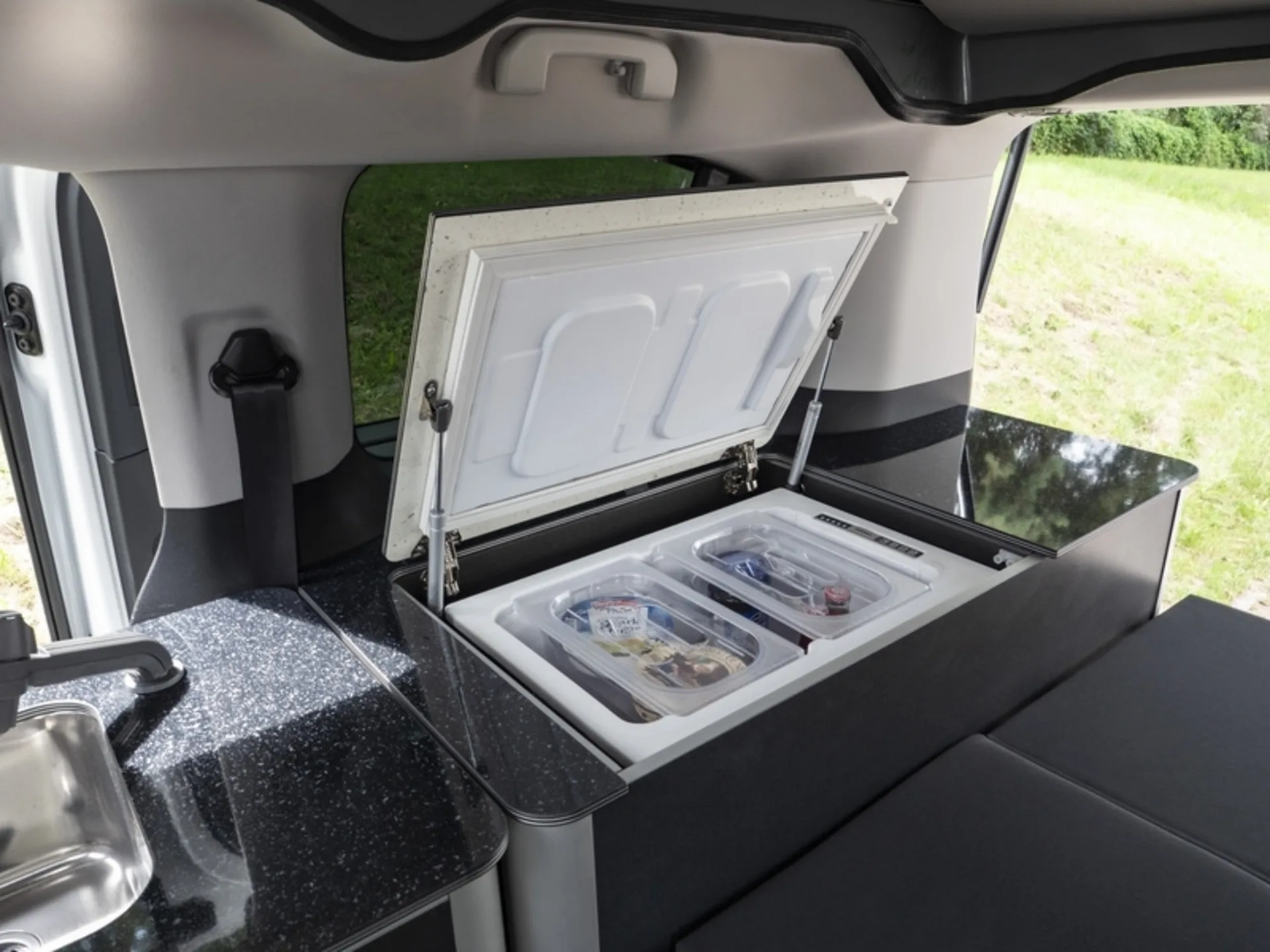 Kühlboxmodul mit Technik für Citroen Spacetourer Trip Kühlboxmodul mit Technik für Citroen Spacetourer Trip
