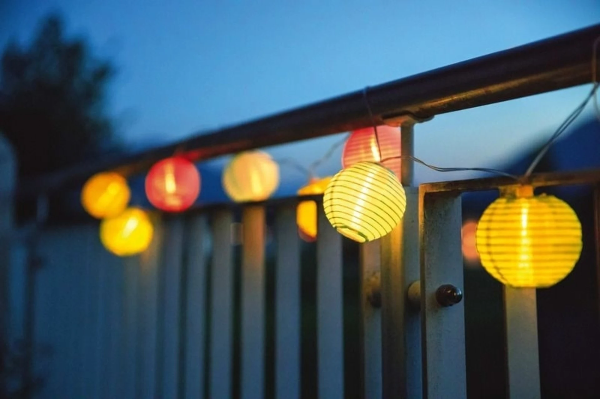Guirlande lumineuse solaire Carbest avec 10 LED colorées, module solaire et batterie inclus