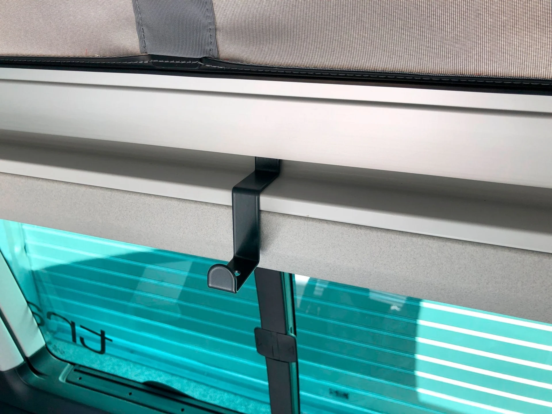 Crochets BusBoxx pour barres de toit VW T5 / T6 / T6.1 (Coast / Ocean / Beach) - 2 pièces Crochets BusBoxx pour barres de toit VW T5 / T6 / T6.1 (Coast / Ocean / Beach) - 2 pièces