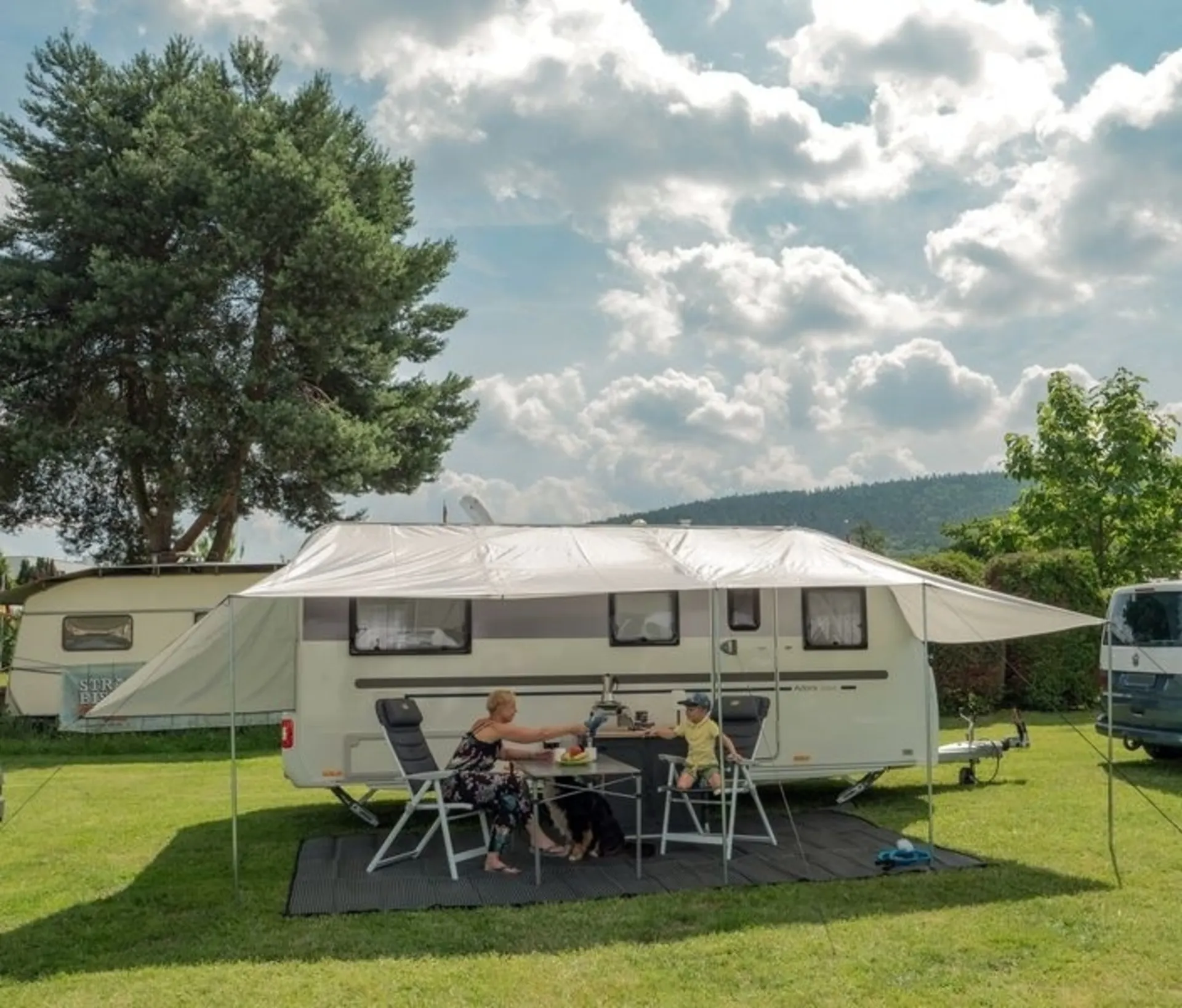 Universal Sonnensegel Como - 200x240 cm bis 900 cm, mit integriertem Sonnendach und Seitenwand