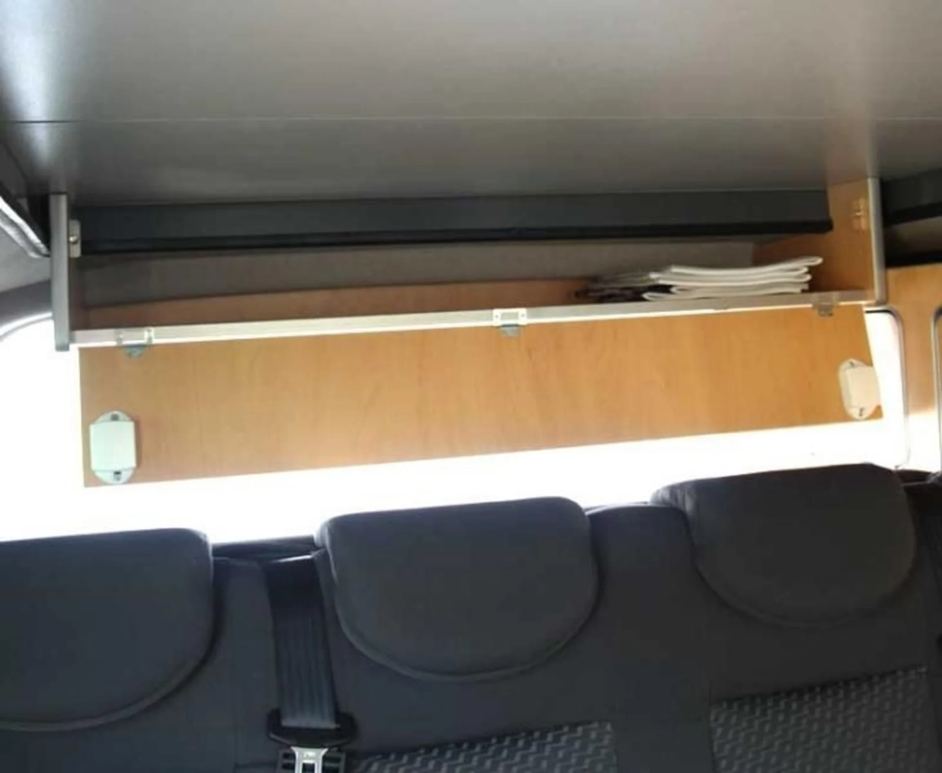 Dachhängeschrank für VW T6/T5 Sportcamper mit Reimo Schlafdach in Holzdekor Apfel