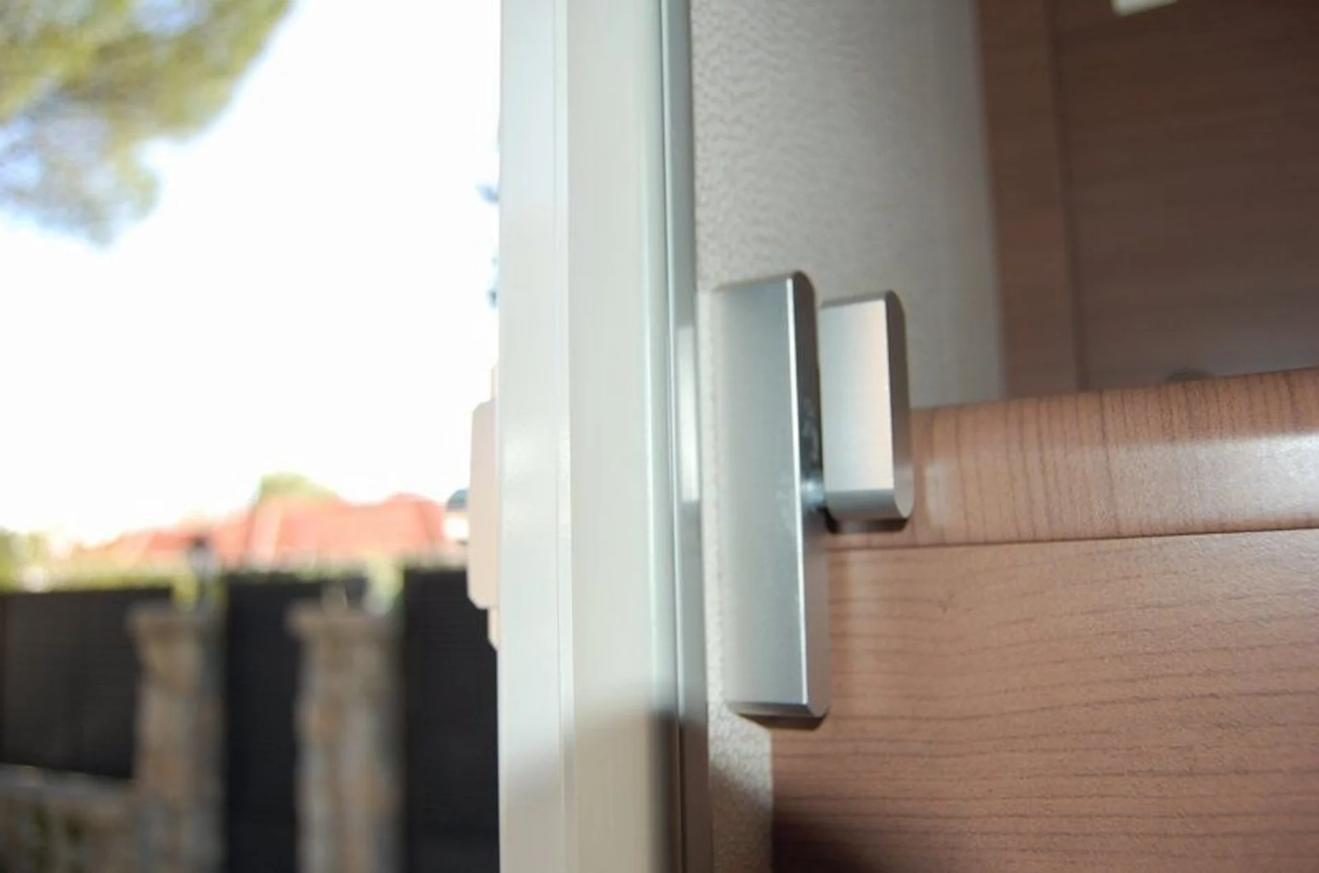 IMC-Créations serrure de porte avec commande intérieure et extérieure 1 pièce IMC-Créations serrure de porte avec commande intérieure et extérieure 1 pièce