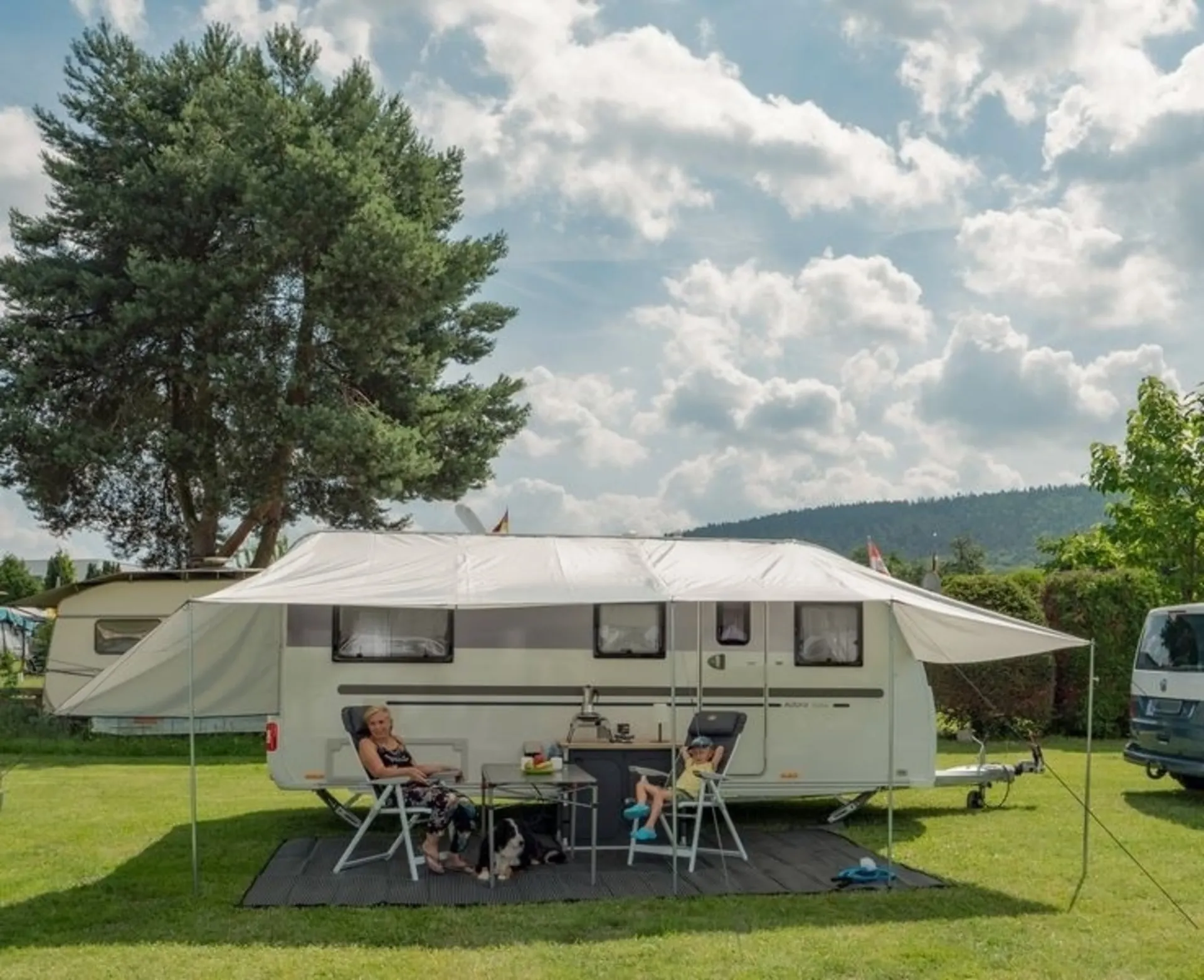 Voile d'ombrage universelle Como - 200x240 cm à 900 cm, avec toit solaire intégré et paroi latérale