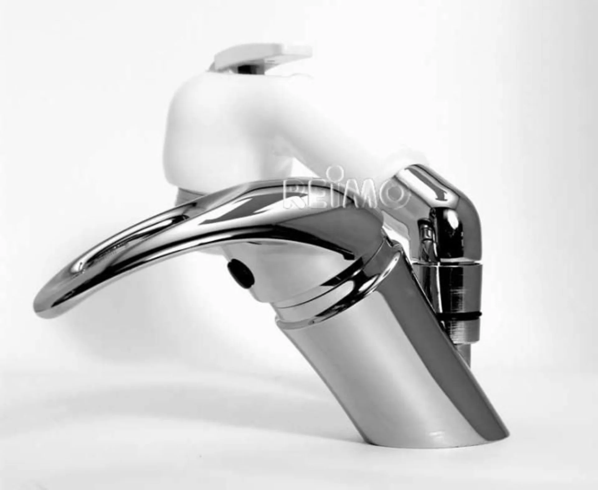 Wasserhahn und Duschset Kombination
