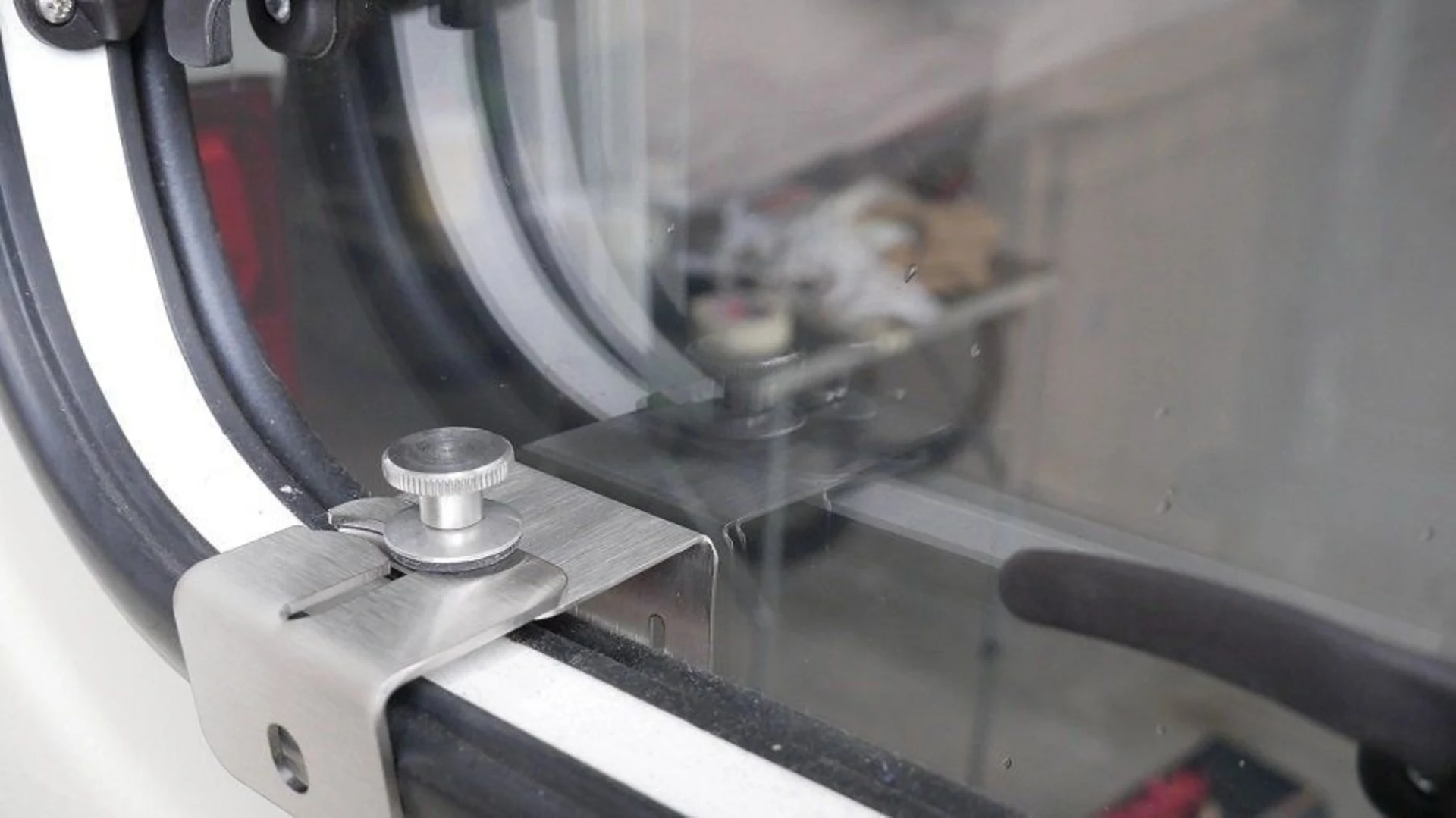 Womo Sicherheitsprofil RK-52 für vorgehangene rahmenlose Fenster