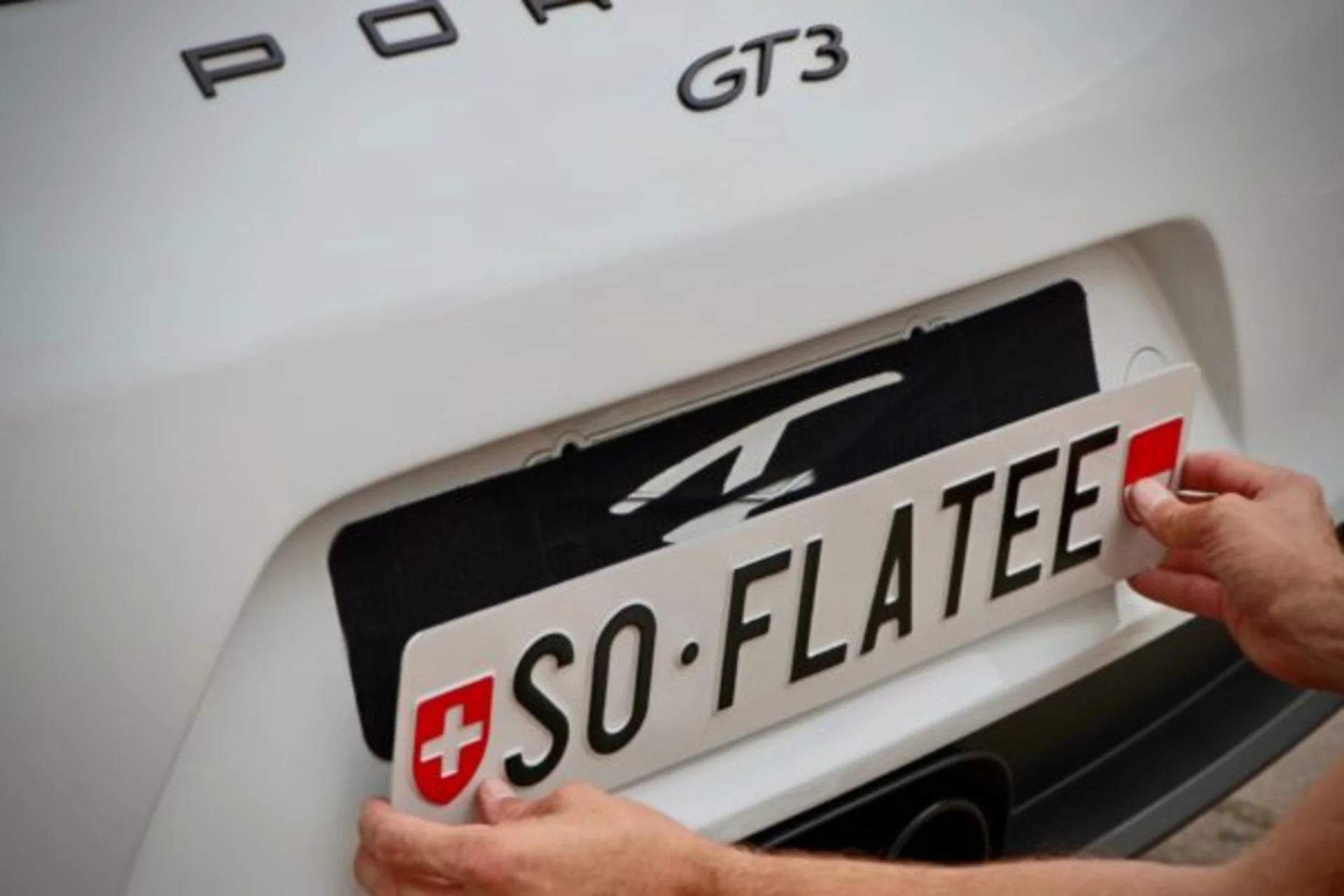 Flatee ORIGINAL-Set für Schweizer Kontrollschilder