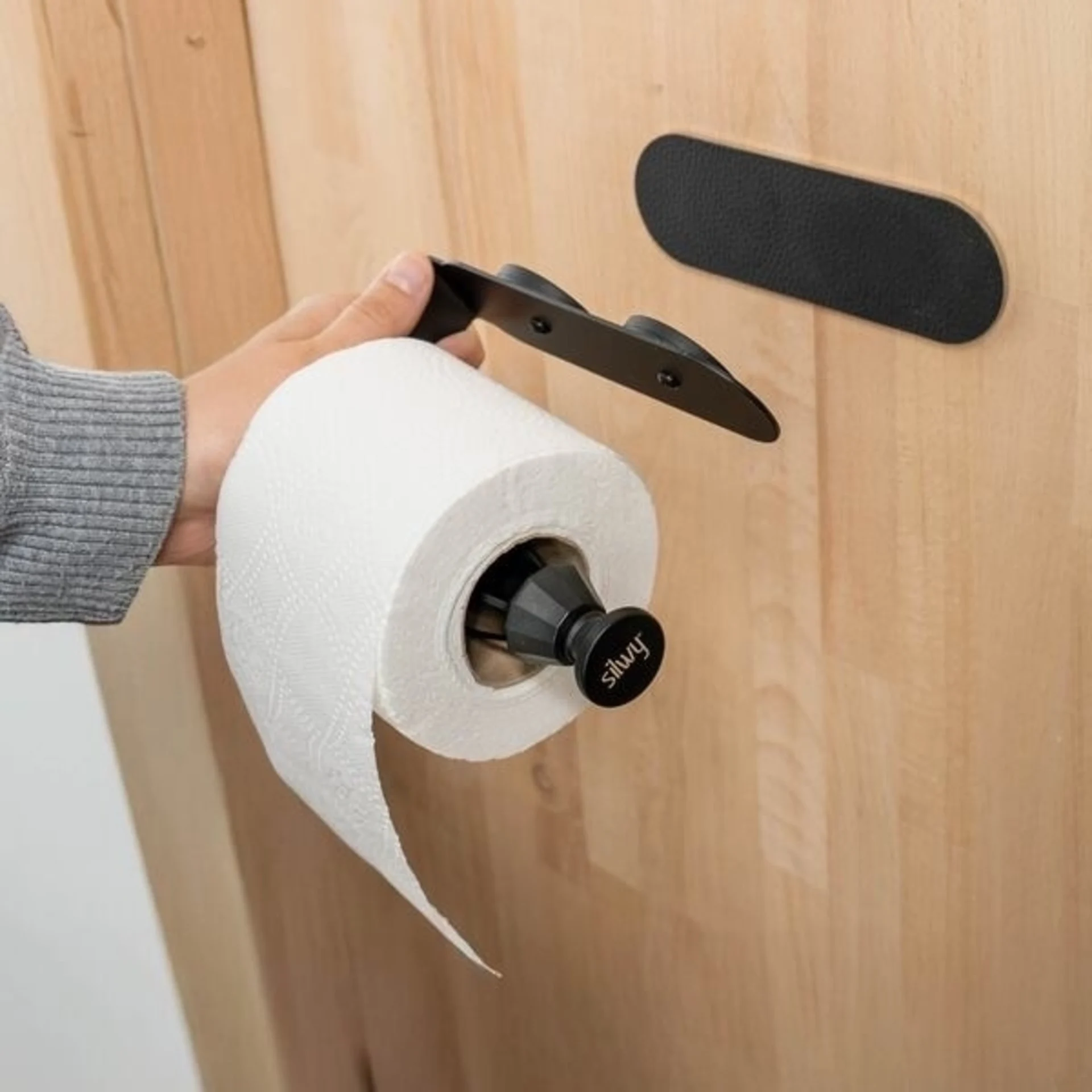 Porte-papier toilette magnétique SILWY avec pastille métallique - Noir Porte-papier toilette magnétique SILWY avec pastille métallique - Noir
