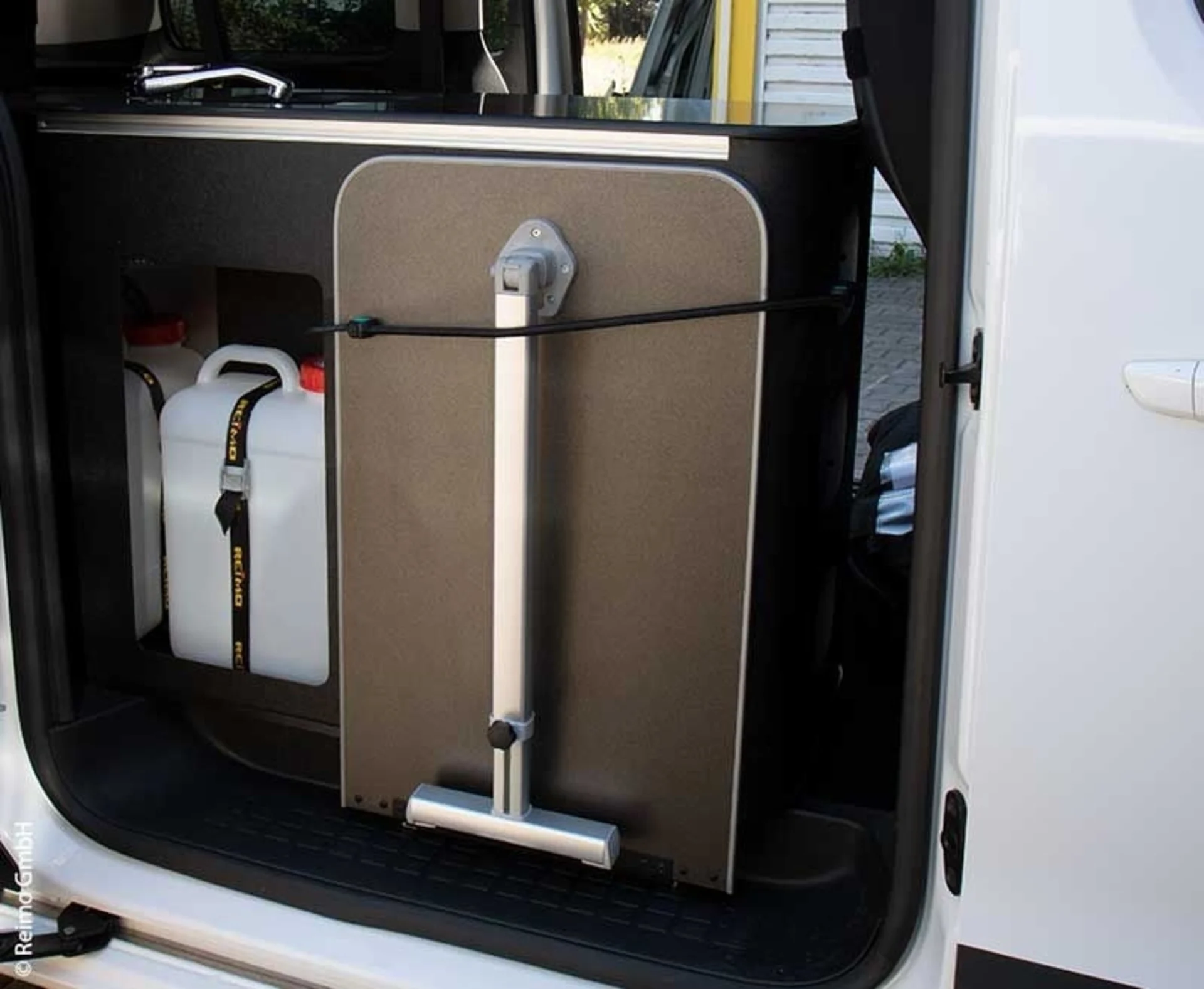Citroen Spacetourer Installation de table avec support mural et pied de table rabattable