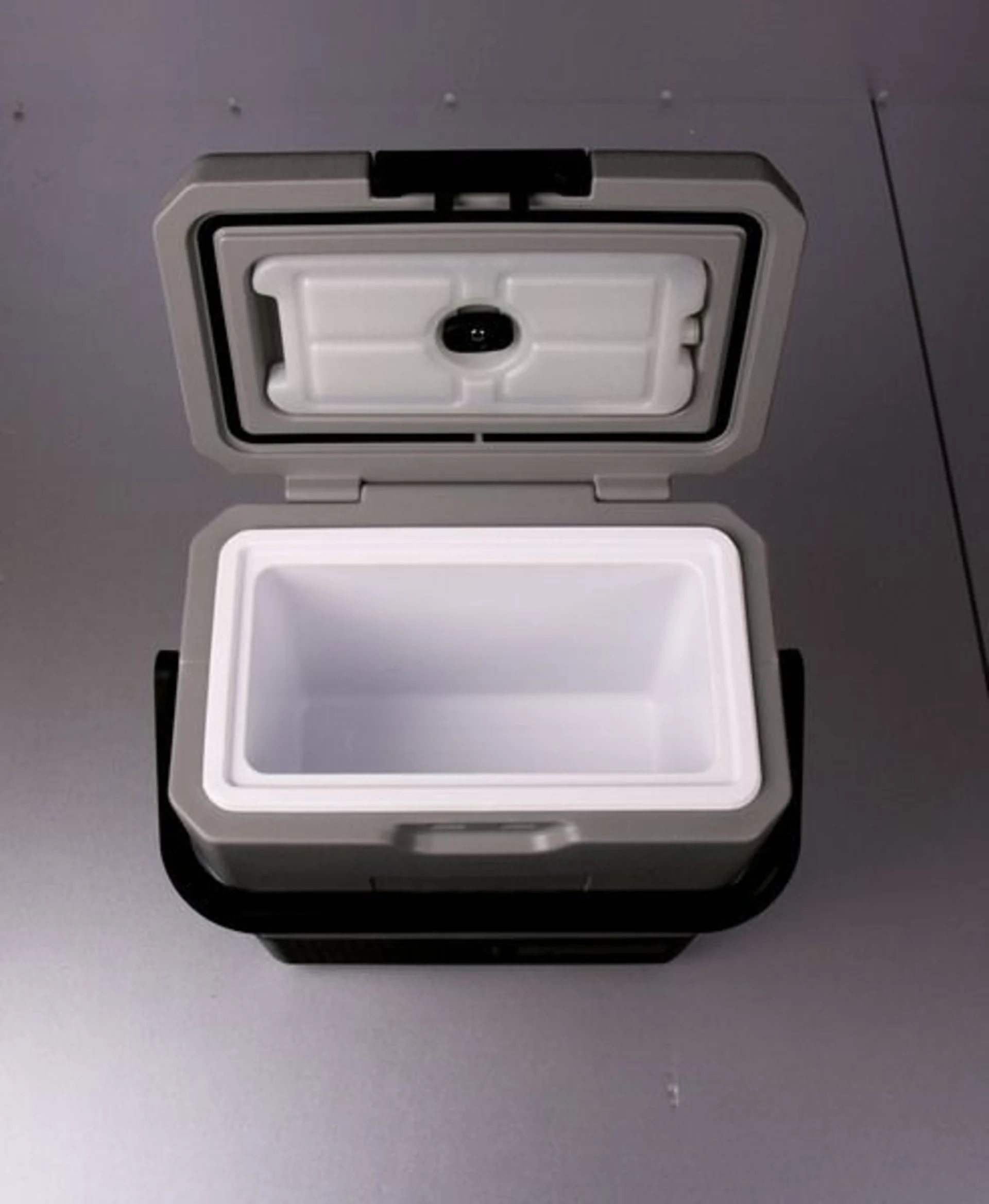 Glacière portable à compresseur Carbest avec une capacité de 8L et une poignée de transport classique