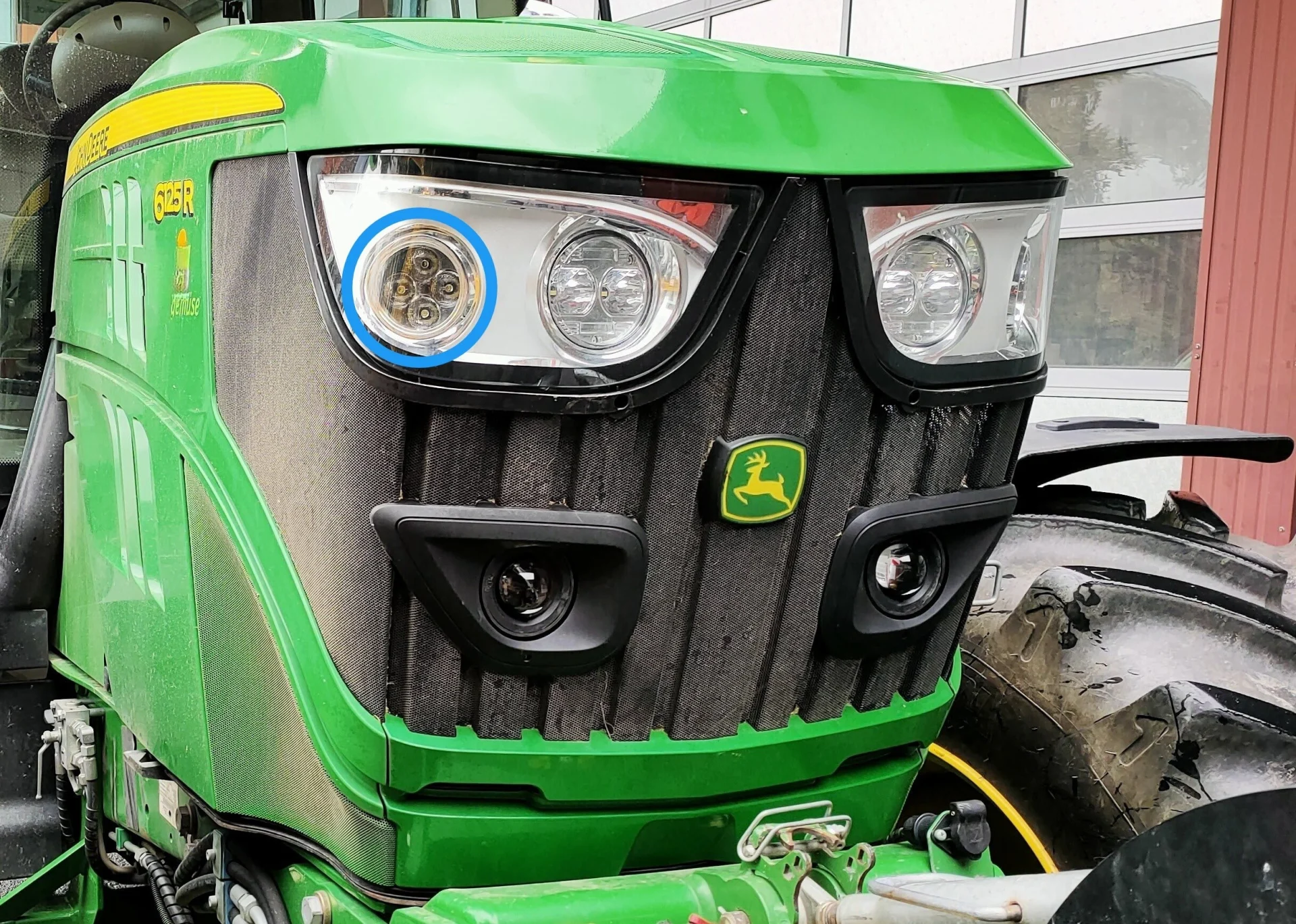 LED Arbeitsscheinwerfer Einbau John Deere 12 V ø 84 mm, Plug & play für Haubeneinbau 6000er LED Arbeitsscheinwerfer Einbau John Deere 12 V ø 84 mm, Plug & play für Haubeneinbau 6000er