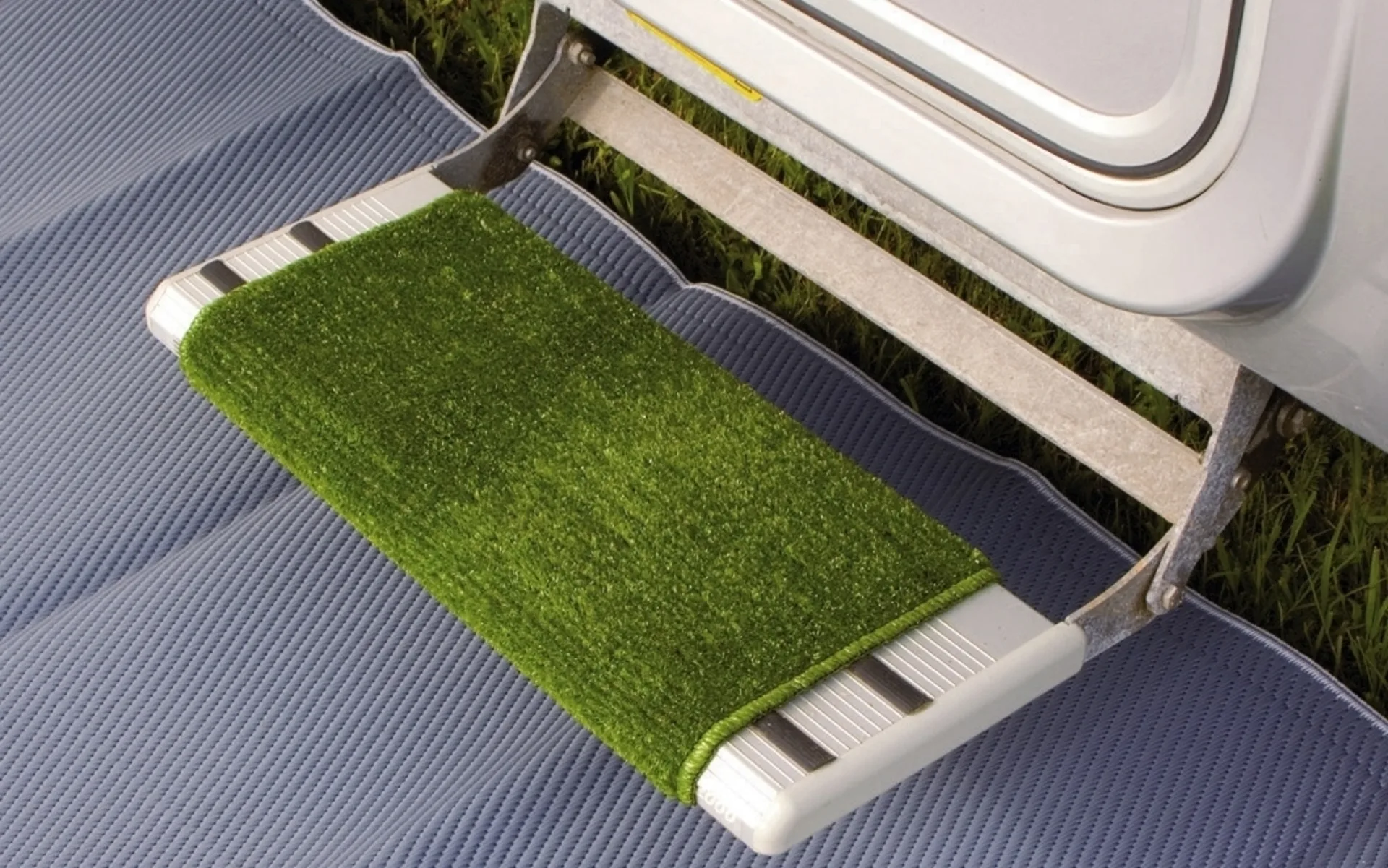 Tapis de sol pour marchepied électrique ou manuel vert