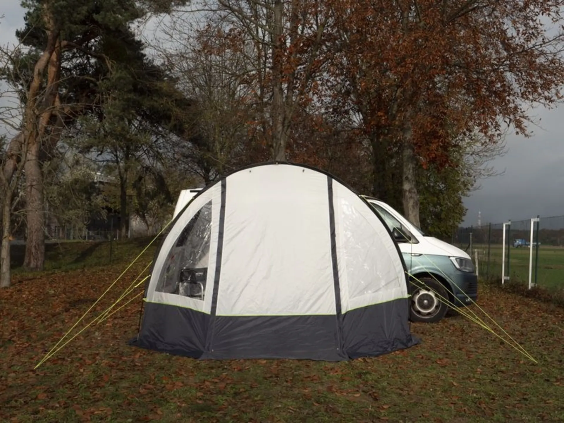 Busvorzelt Tour Easy Young 2 mit Anbauhöhe von 180-220cm