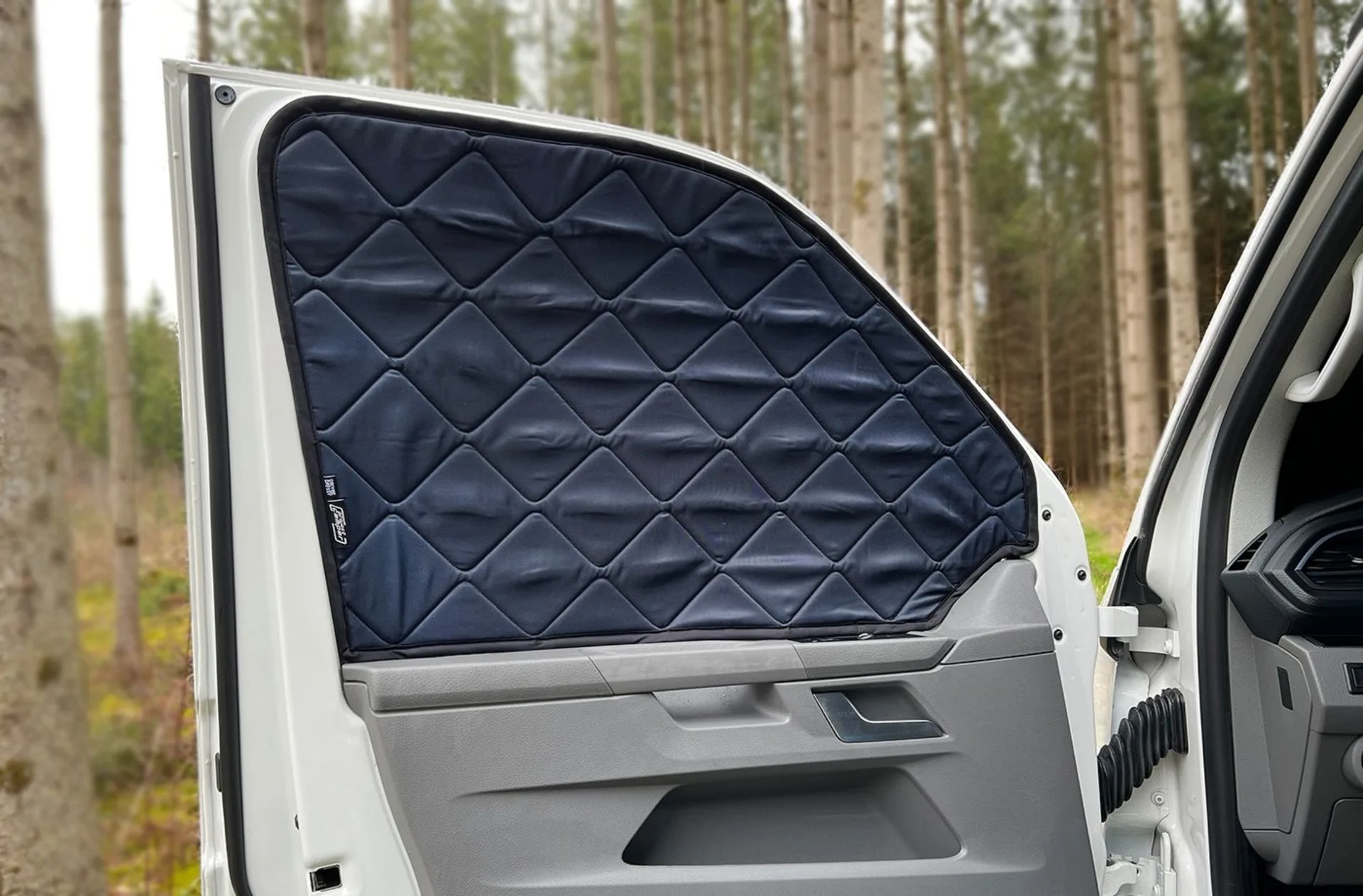 Ensemble de tapis thermiques magnétiques DriveDressy pour le cockpit de la Ford Nugget (à partir de 2019) Ensemble de tapis thermiques magnétiques DriveDressy pour le cockpit de la Ford Nugget (à partir de 2019)