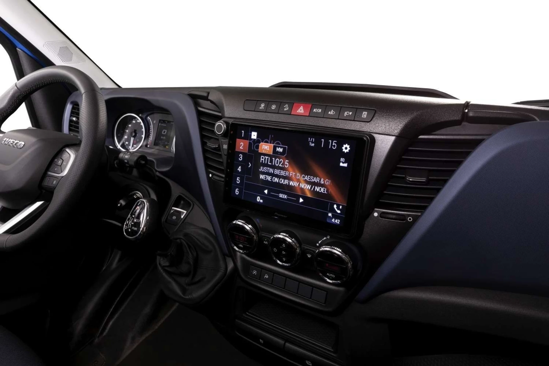 Pioneer AVIC-Z1000 DAB+ Multimediasystem inkl. Bluetooth 9 Zoll Iveco Daily LF3
