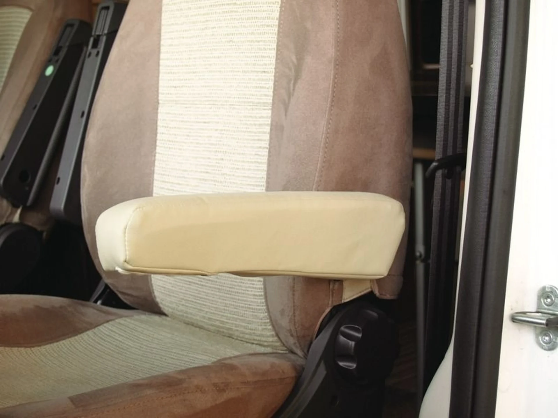 Kunstleder Armlehnenbezug beige für Ducato X250 Originalsitz - links