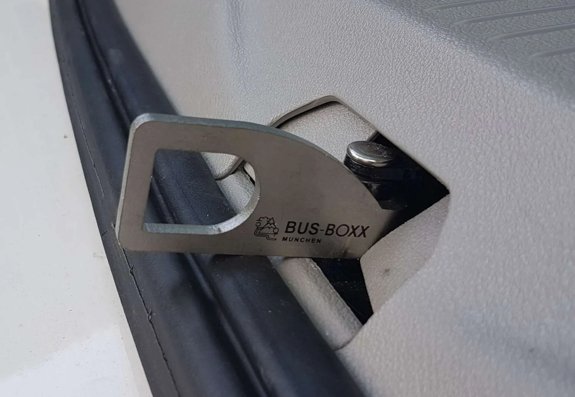 BusBoxx Heckklappenaufsteller VW T5 / T6 / T6.1