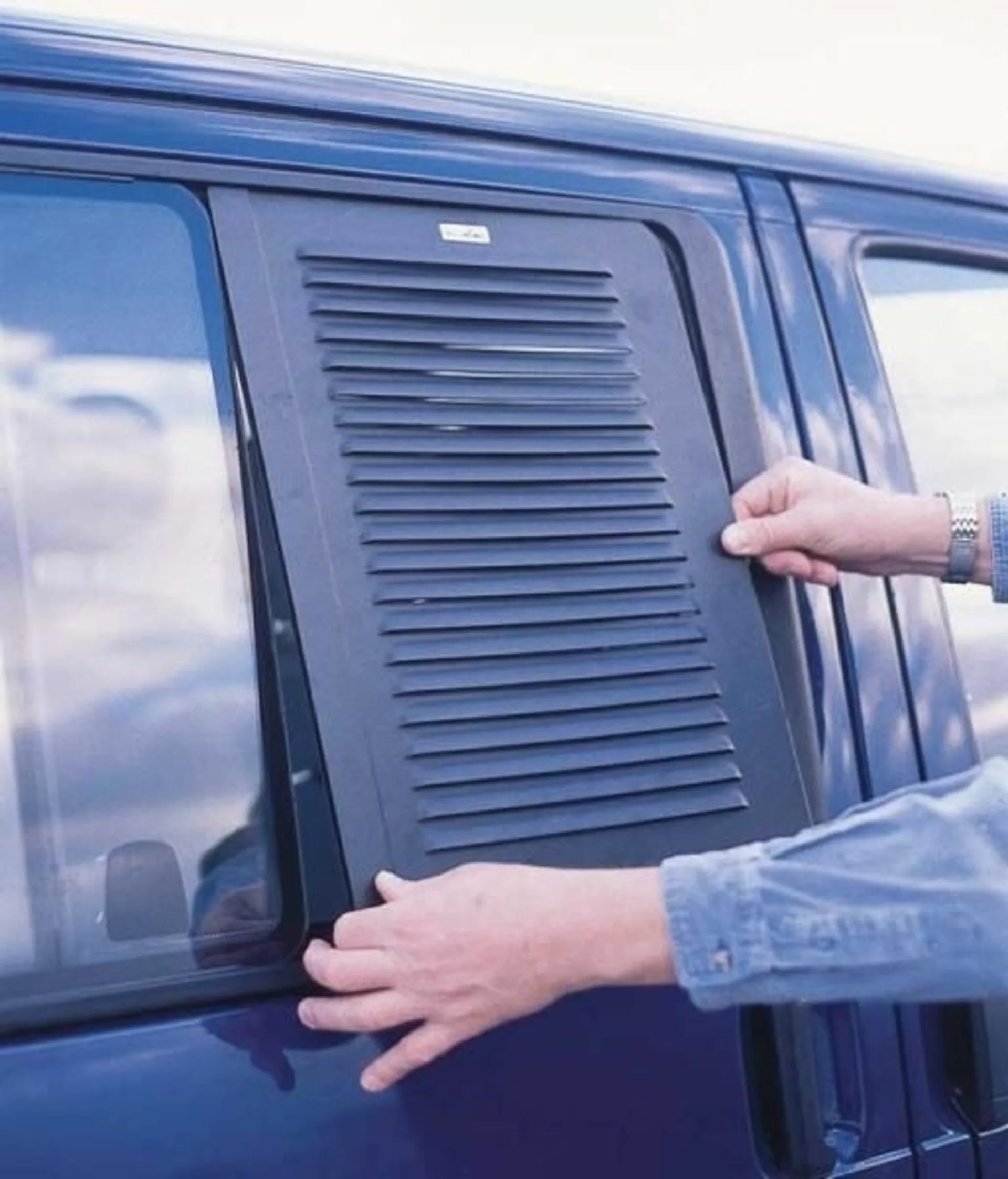 Airvent T4 - Das Fenstergitter für den Wohnraum mit Schiebefenster VW T4