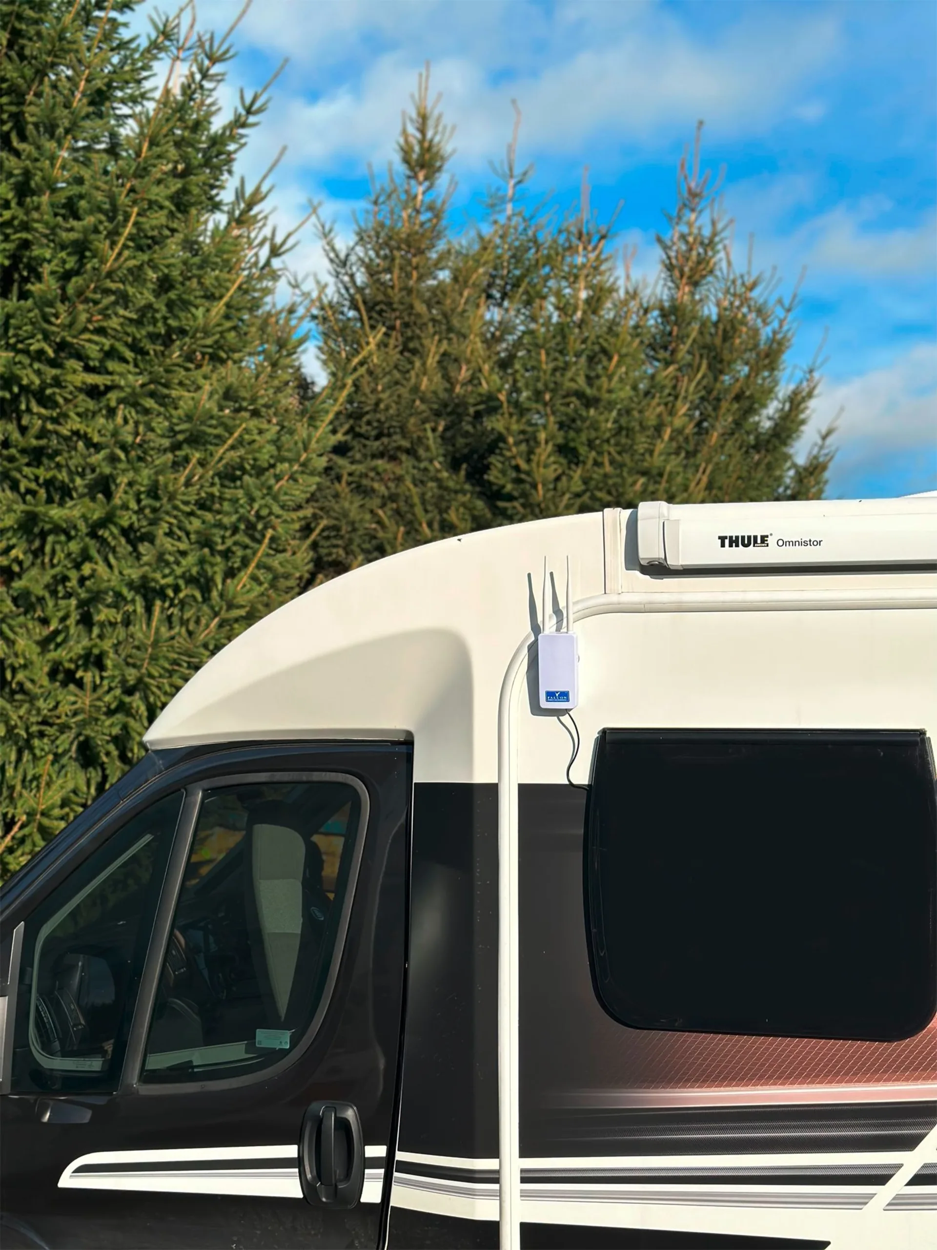 Antenne extérieure Falcon 4G IP65 150 Mbit/s avec routeur intégré