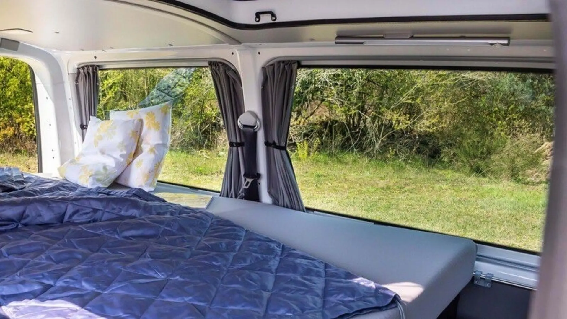 VW T5/T6 Vorhang Set grau - inklusive Vorhangschiene und Gleiter, lichtdurchlässig