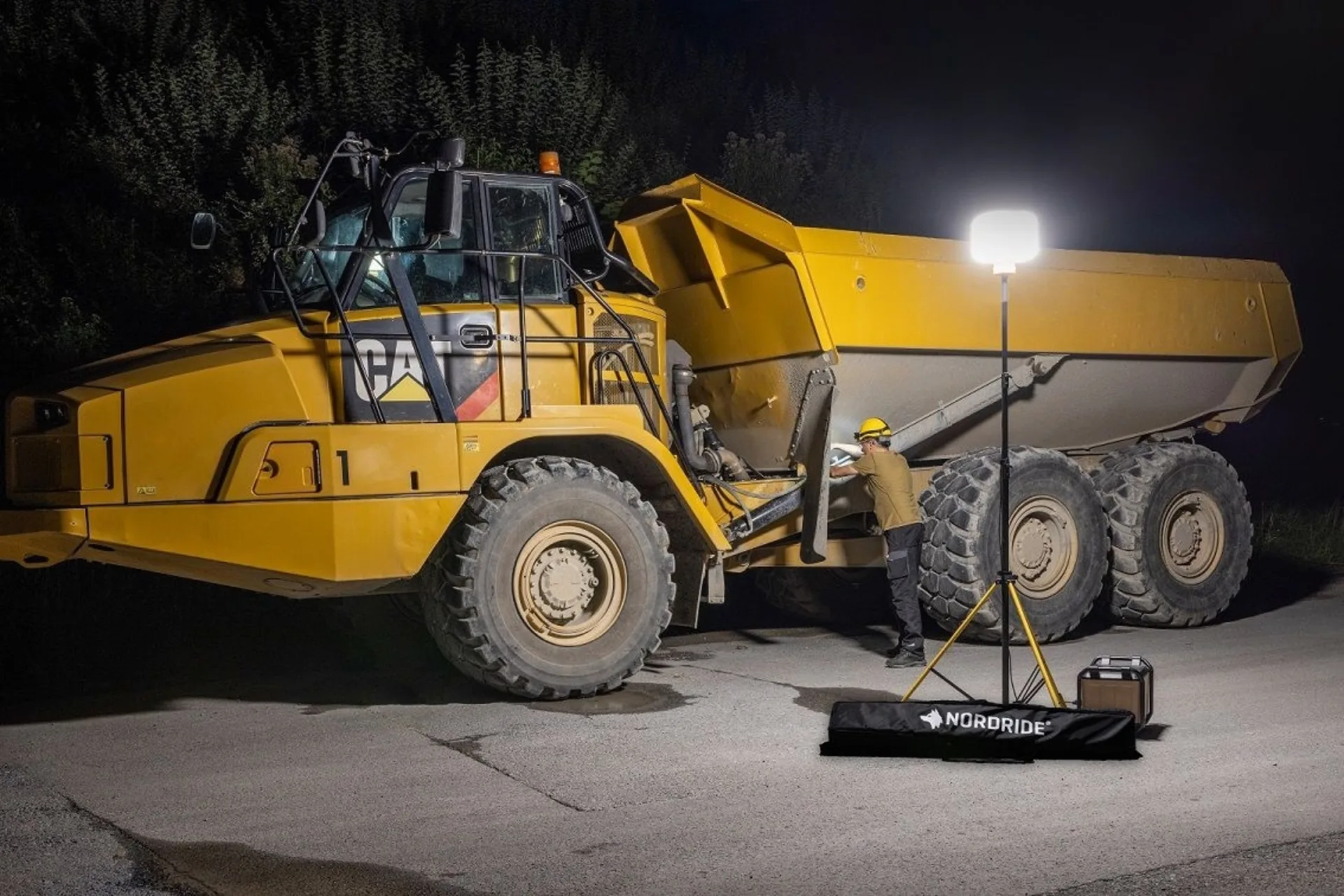 Kompaktes LED-Ballonleuchten Set für Flächenbeleuchtung 100 bis 250 W, 12’000 bis 30’000 Lumen, 4’000 K, inklusive Stativ und Tragetasche Kompaktes LED-Ballonleuchten Set für Flächenbeleuchtung 100 bis 250 W, 12’000 bis 30’000 Lumen, 4’000 K, inklusive Stativ und Tragetasche