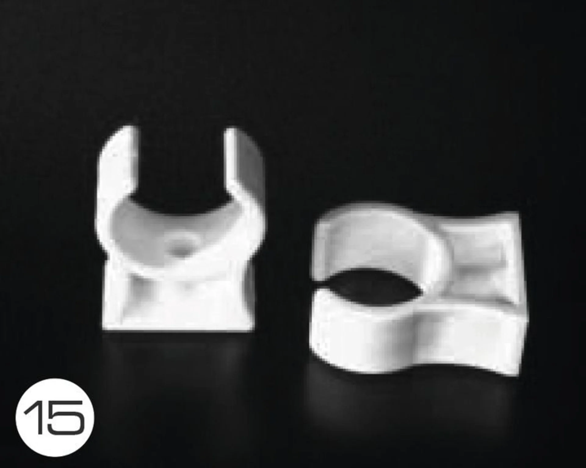 Rohrhalterung für 28mm Abwasserrohrsystem aus weissem Kunststoff