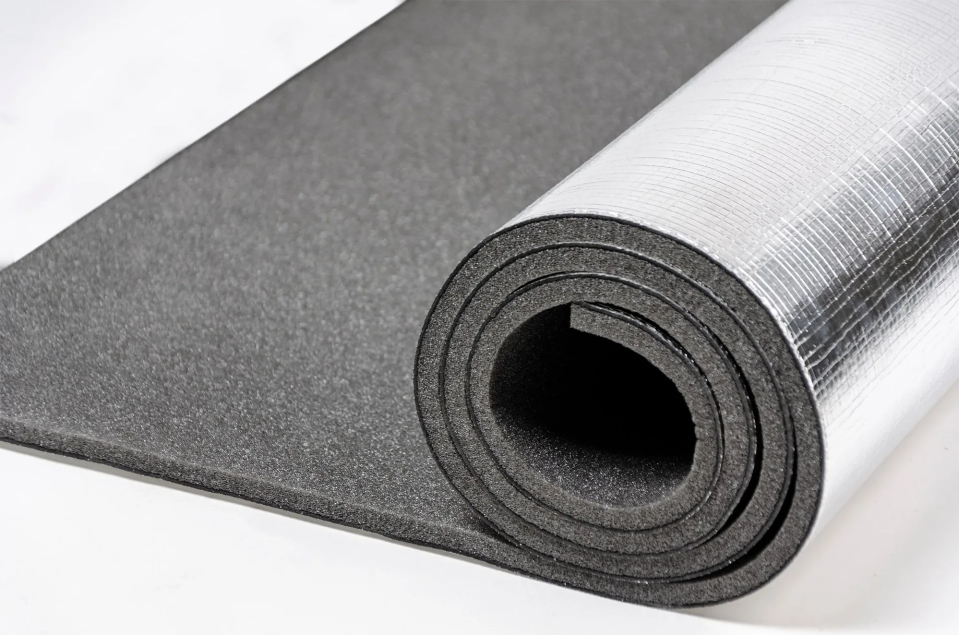 Tapis d'isolation acoustique Armacell ArmaComfort Barrier en aluminium, 2 m x 1 m x 4 mm Tapis d'isolation acoustique Armacell ArmaComfort Barrier en aluminium, 2 m x 1 m x 4 mm