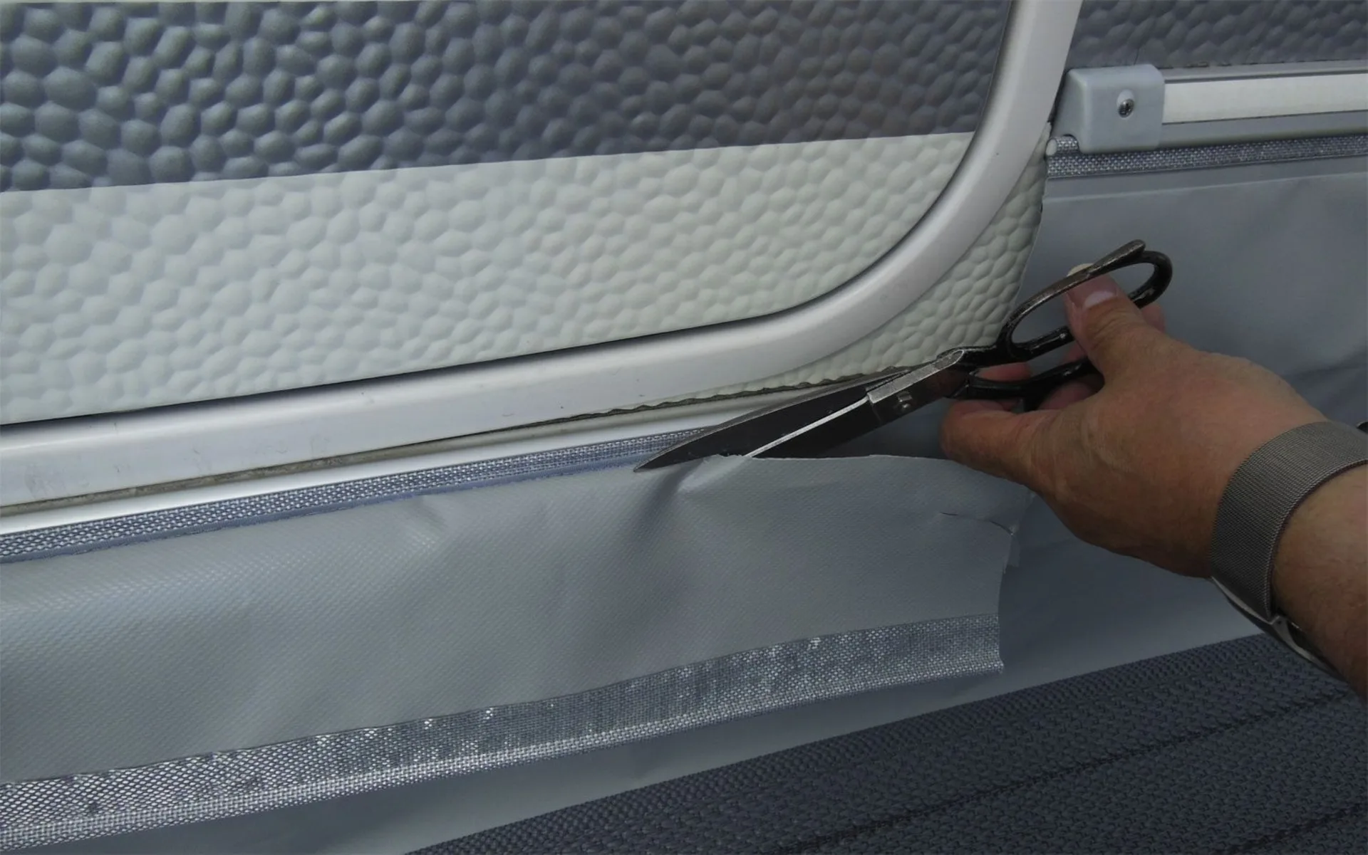 Hindermann Universal Bodenschürze für Wohnwagen / Caravan 500 cm